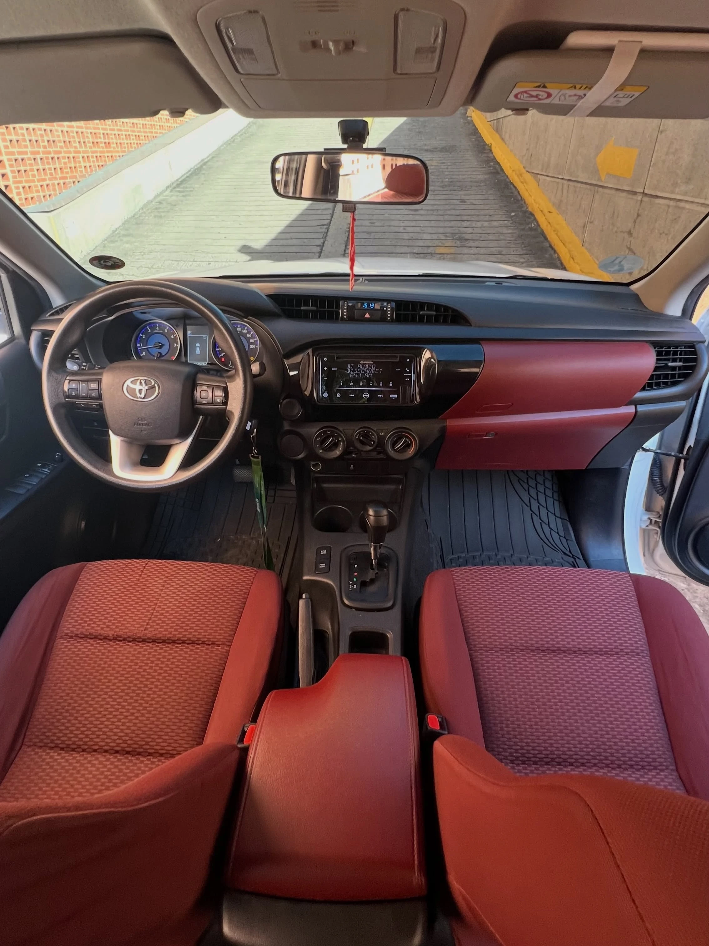 2020 Toyota Hilux 2.7L — photo 9
