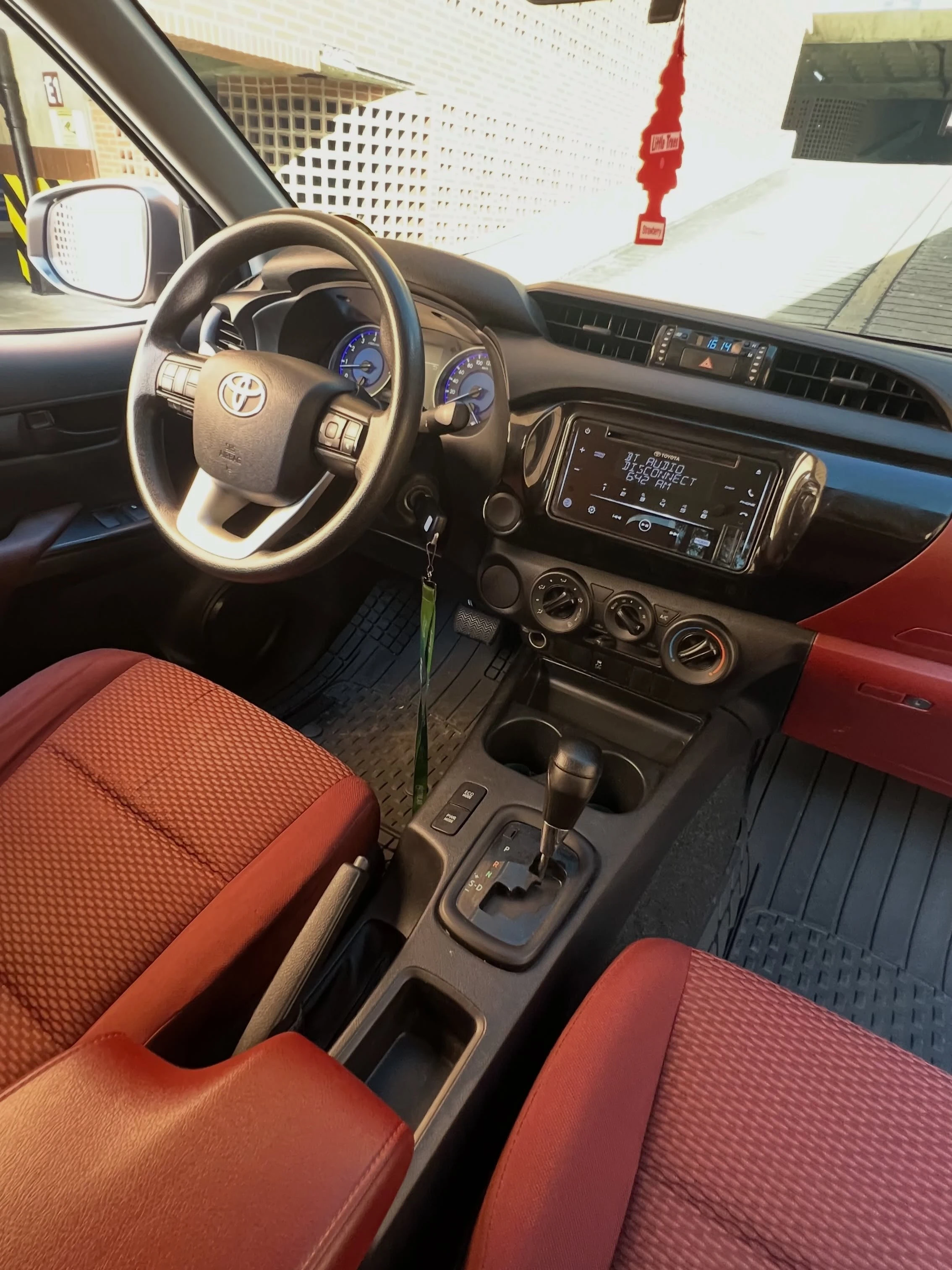 2020 Toyota Hilux 2.7L — photo 10