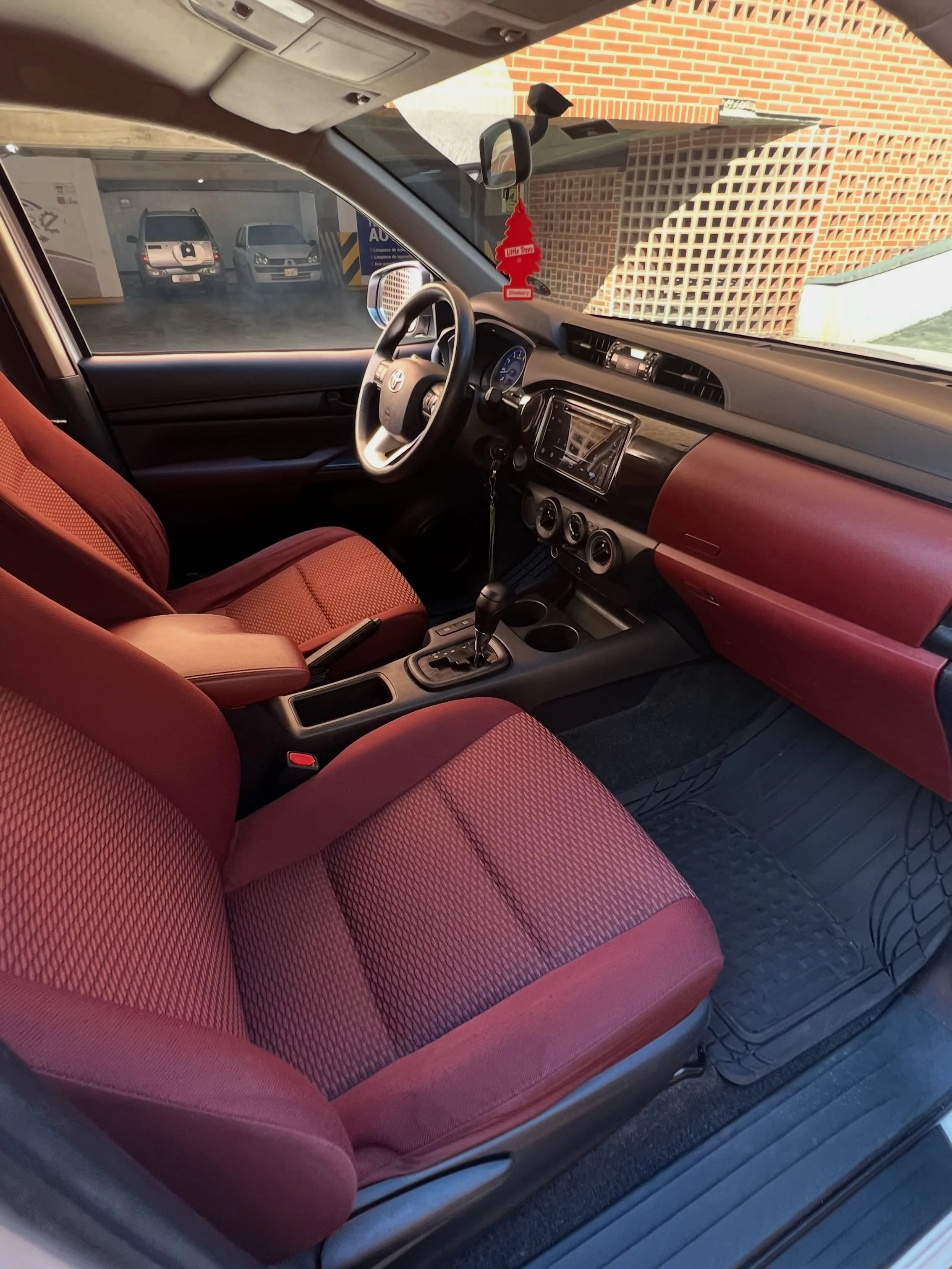 2020 Toyota Hilux 2.7L — photo 11
