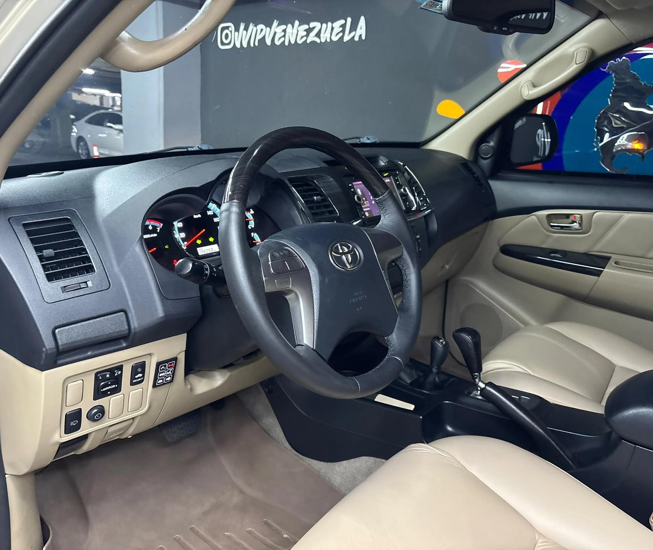 2015 Toyota Fortuner 4x4 — foto 10