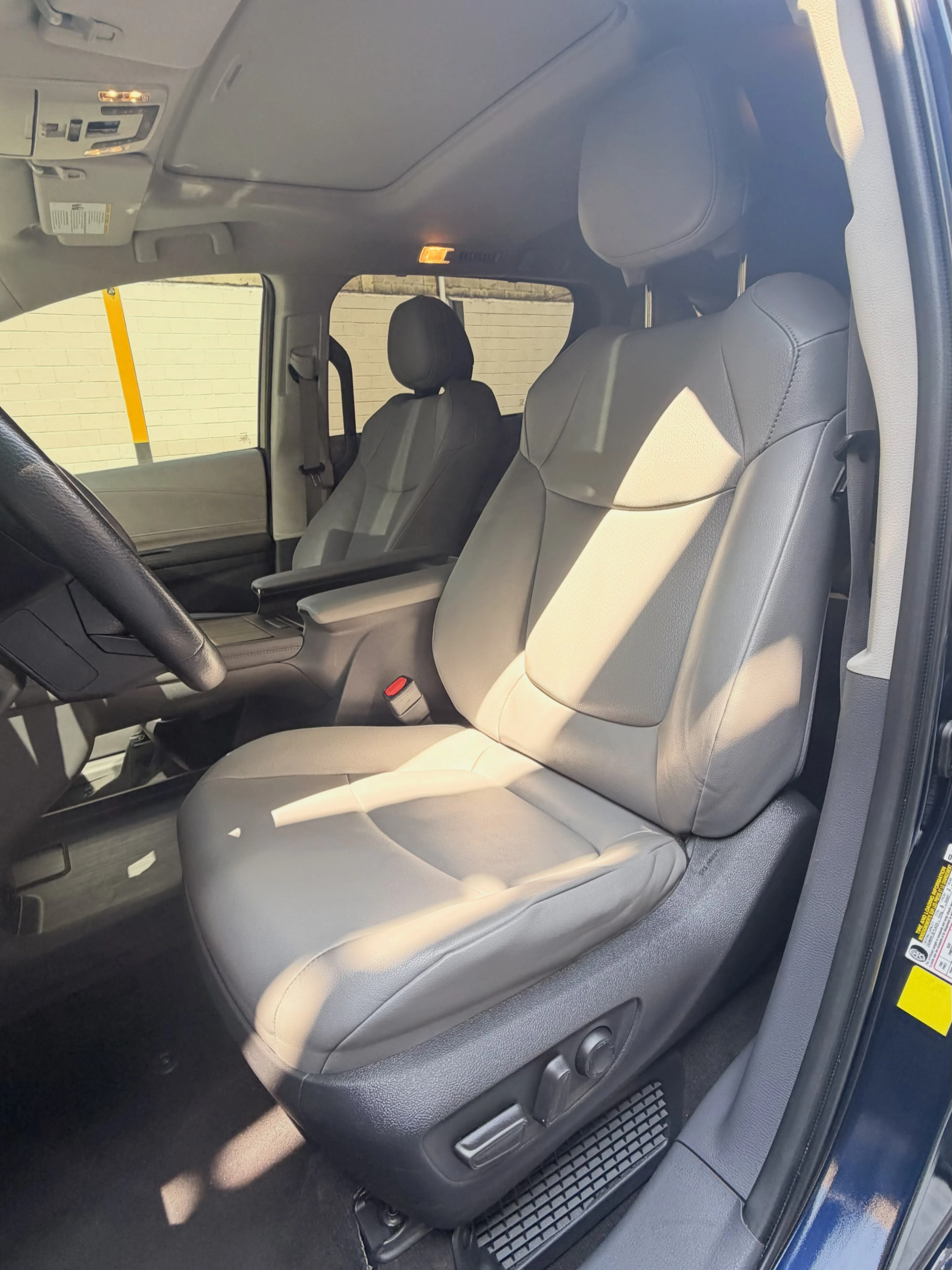 2023 Toyota Sienna XLE — foto 2