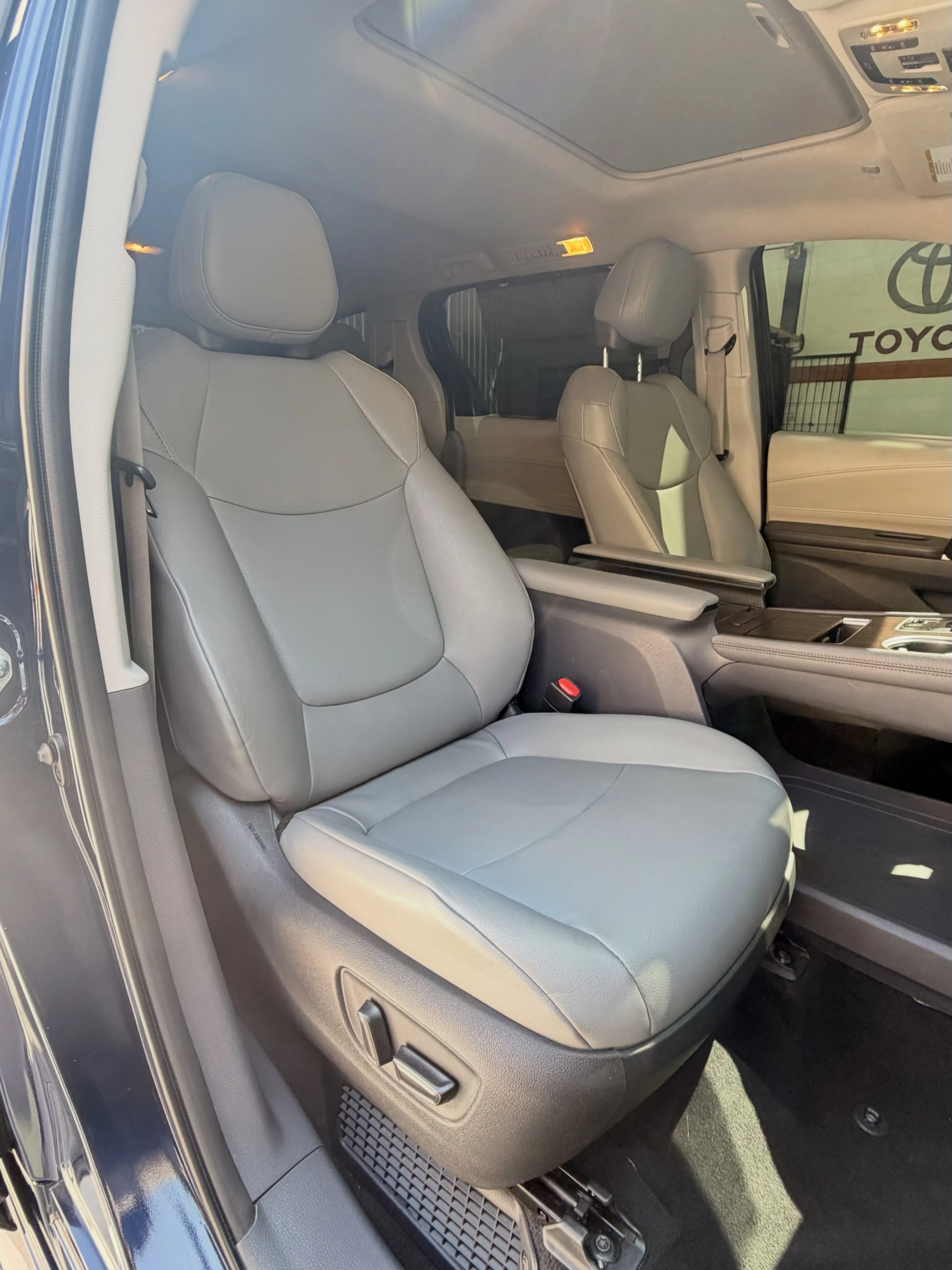 2023 Toyota Sienna XLE — foto 3