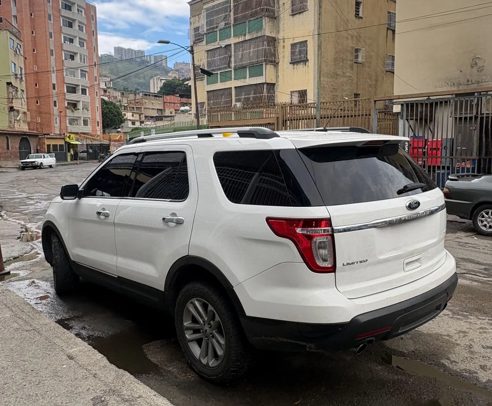 2013 Ford Explorer Limited — foto 4