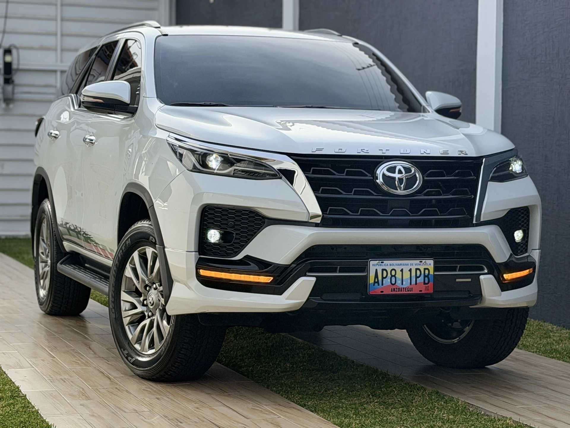 2025 Toyota Fortuner VXR