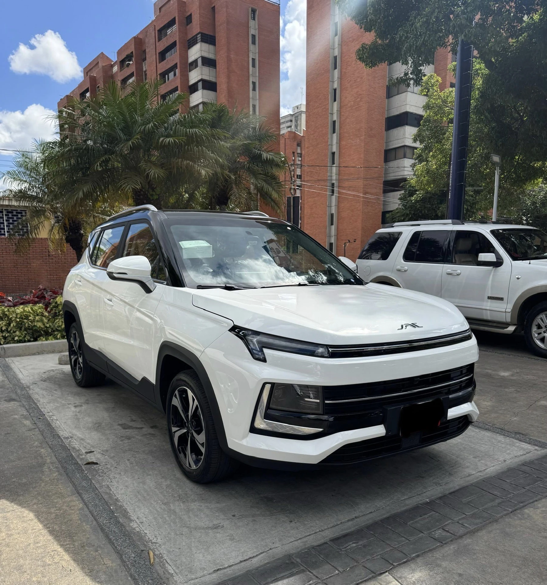 2027 JAC Nevado JS4