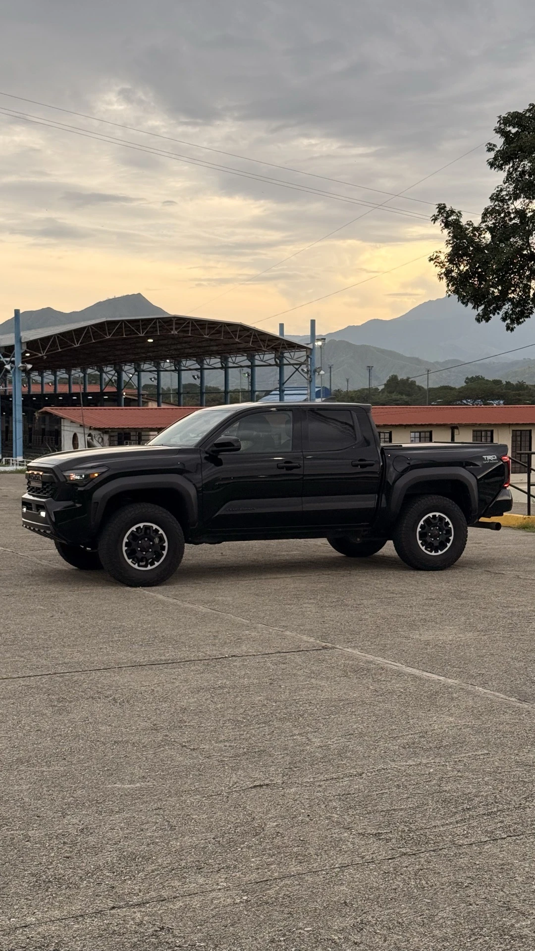 2025 Toyota Tacoma TRD OFF ROAD 4x4