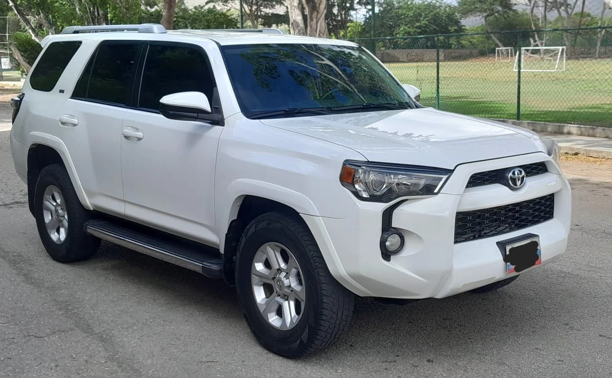 2015 Toyota 4Runner SR5 — foto 2