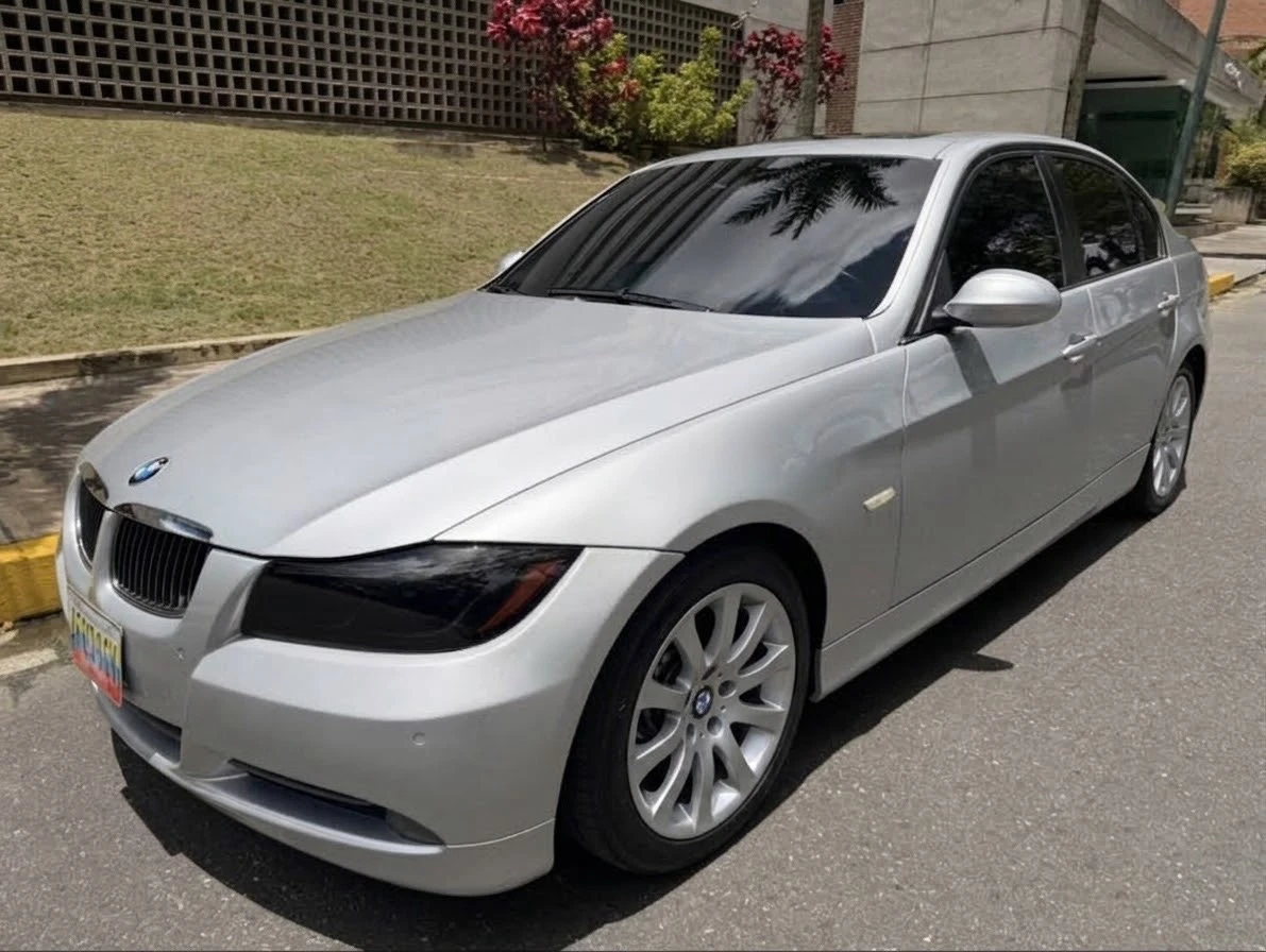 2006 BMW 330i Limousine