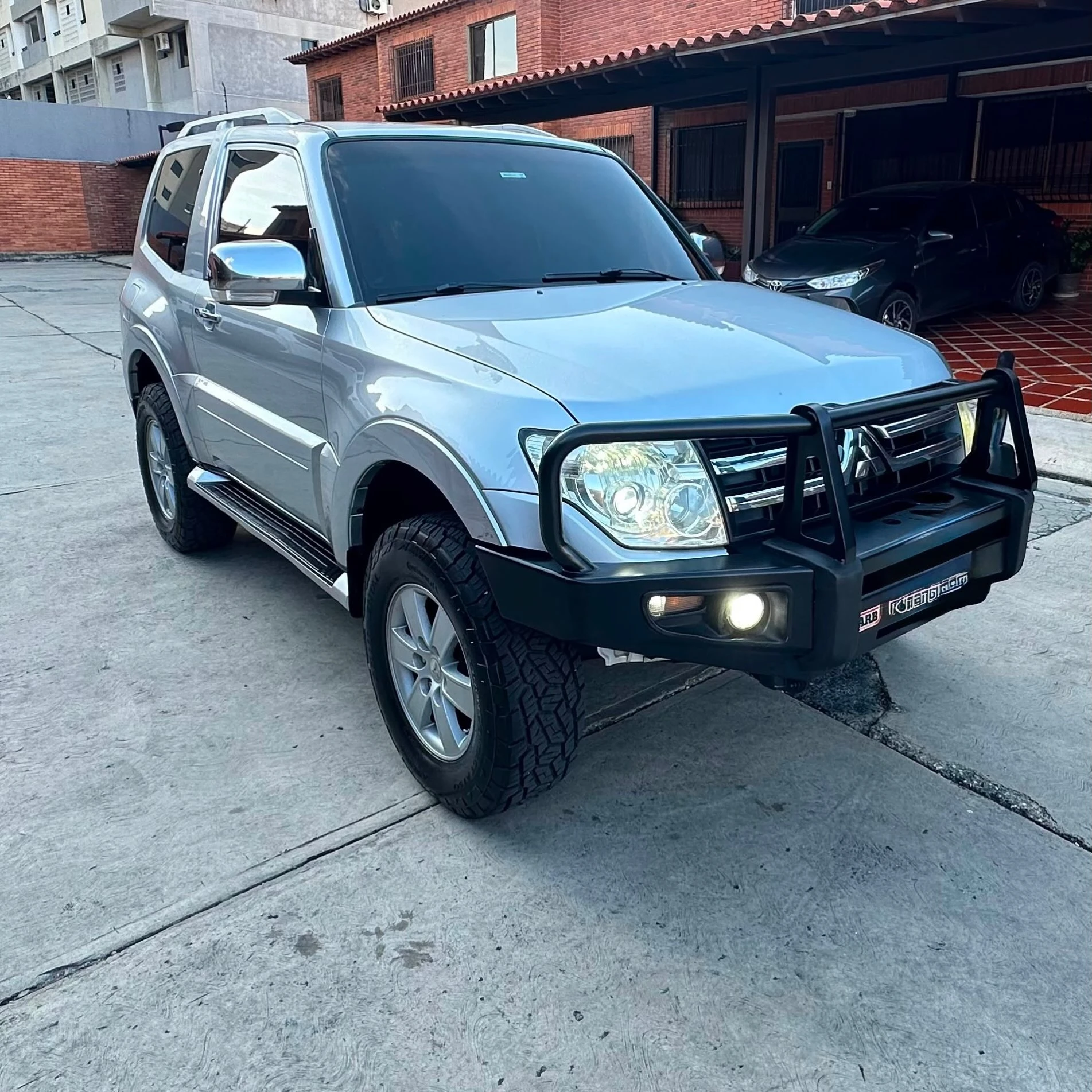 2008 Mitsubishi Montero Sport — foto 2