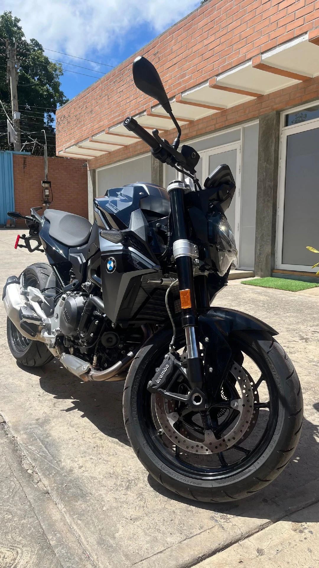 2024 BMW F 900 R Triple black