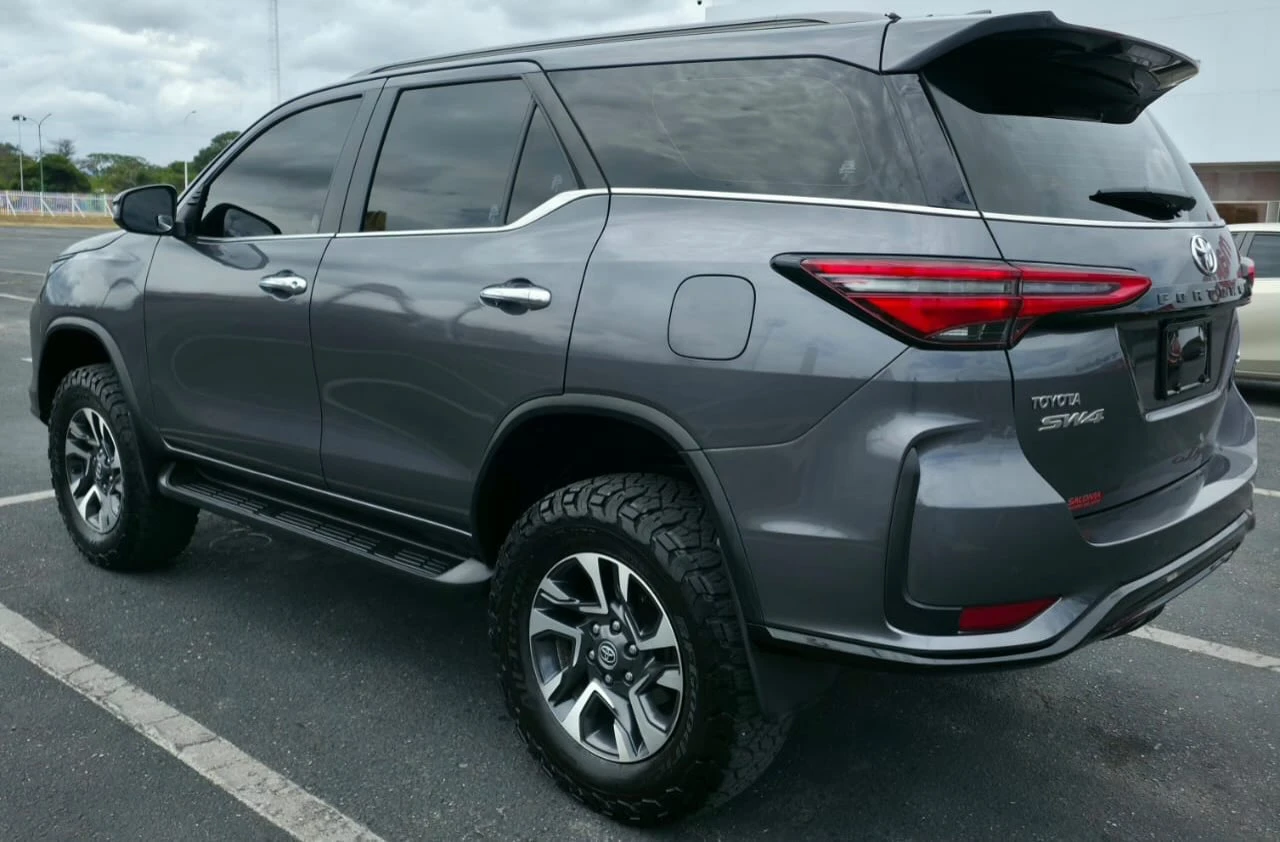2025 Toyota Fortuner SW4 — foto 2