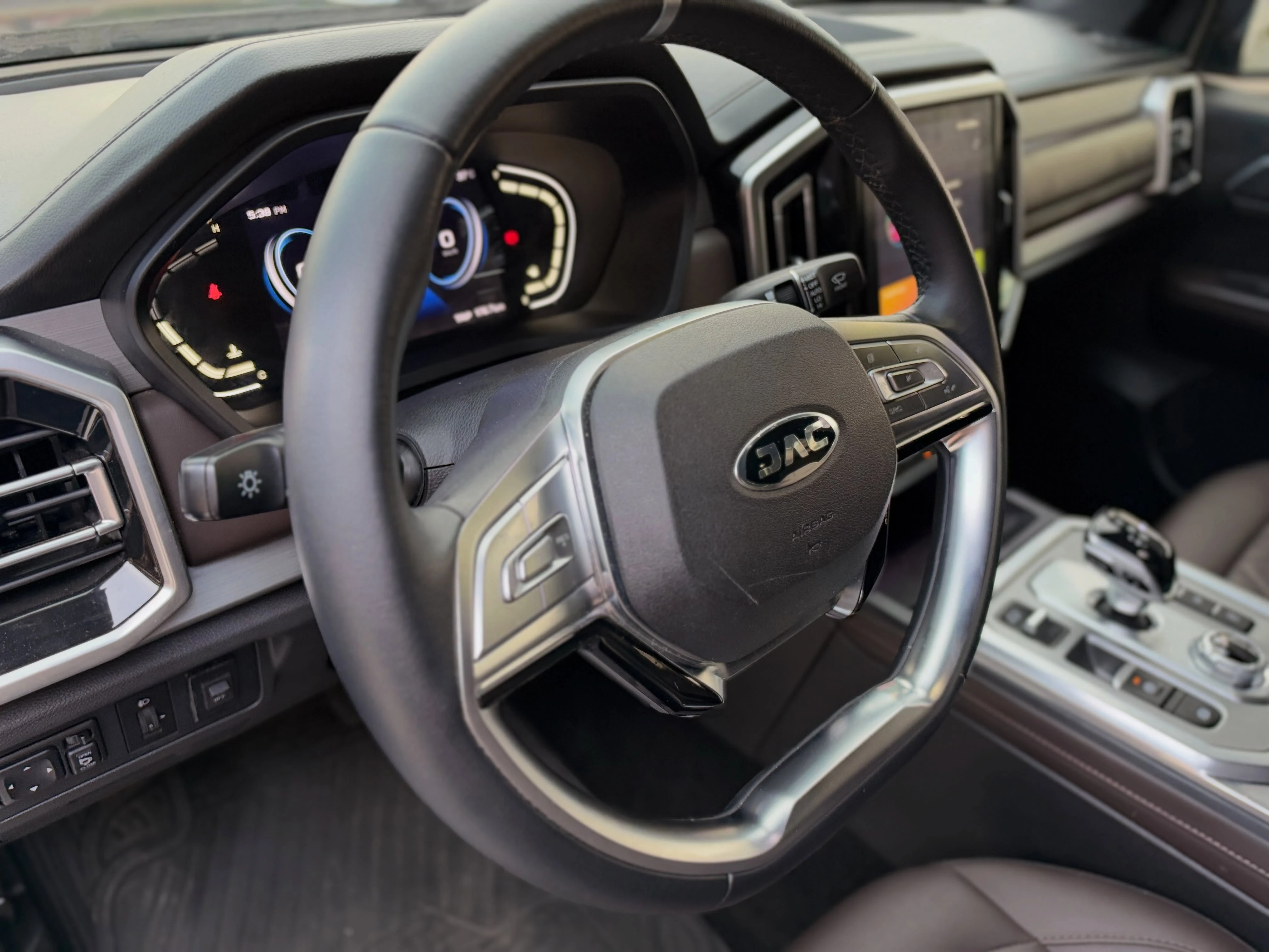 2025 JAC T9 — foto 8