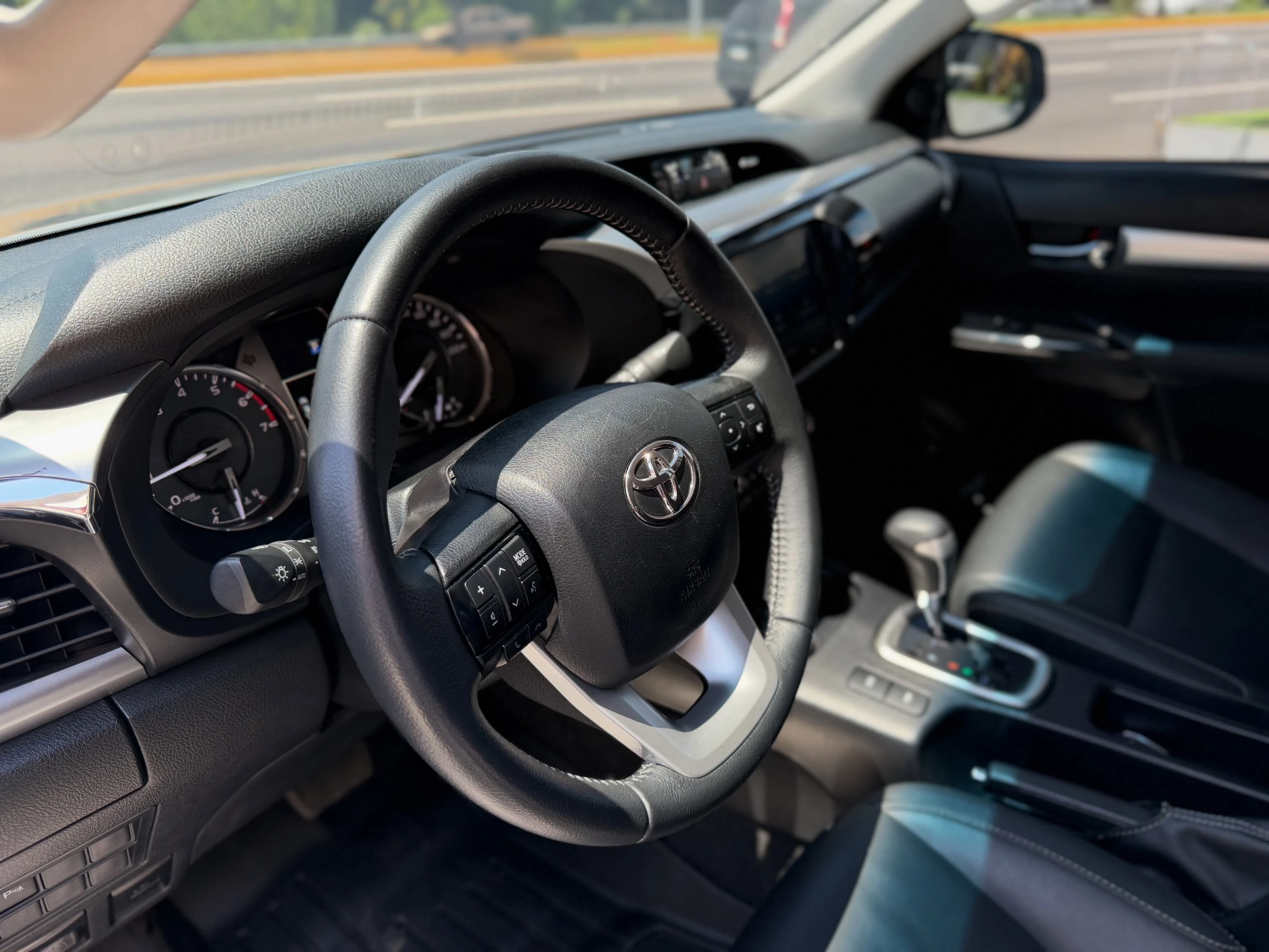 2024 Toyota Hilux V6 — foto 9