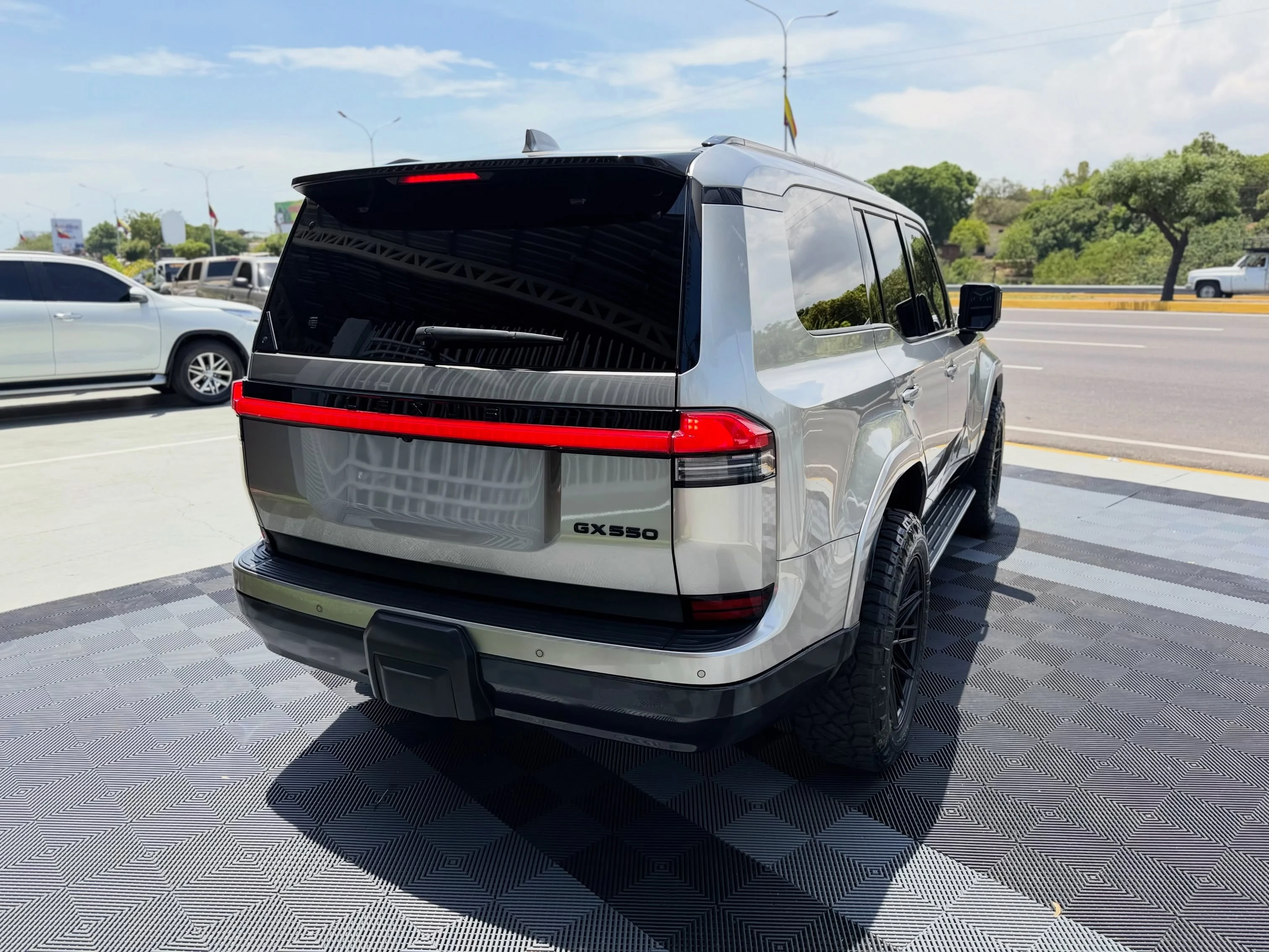 2025 Lexus GX 550 Sport — photo 4