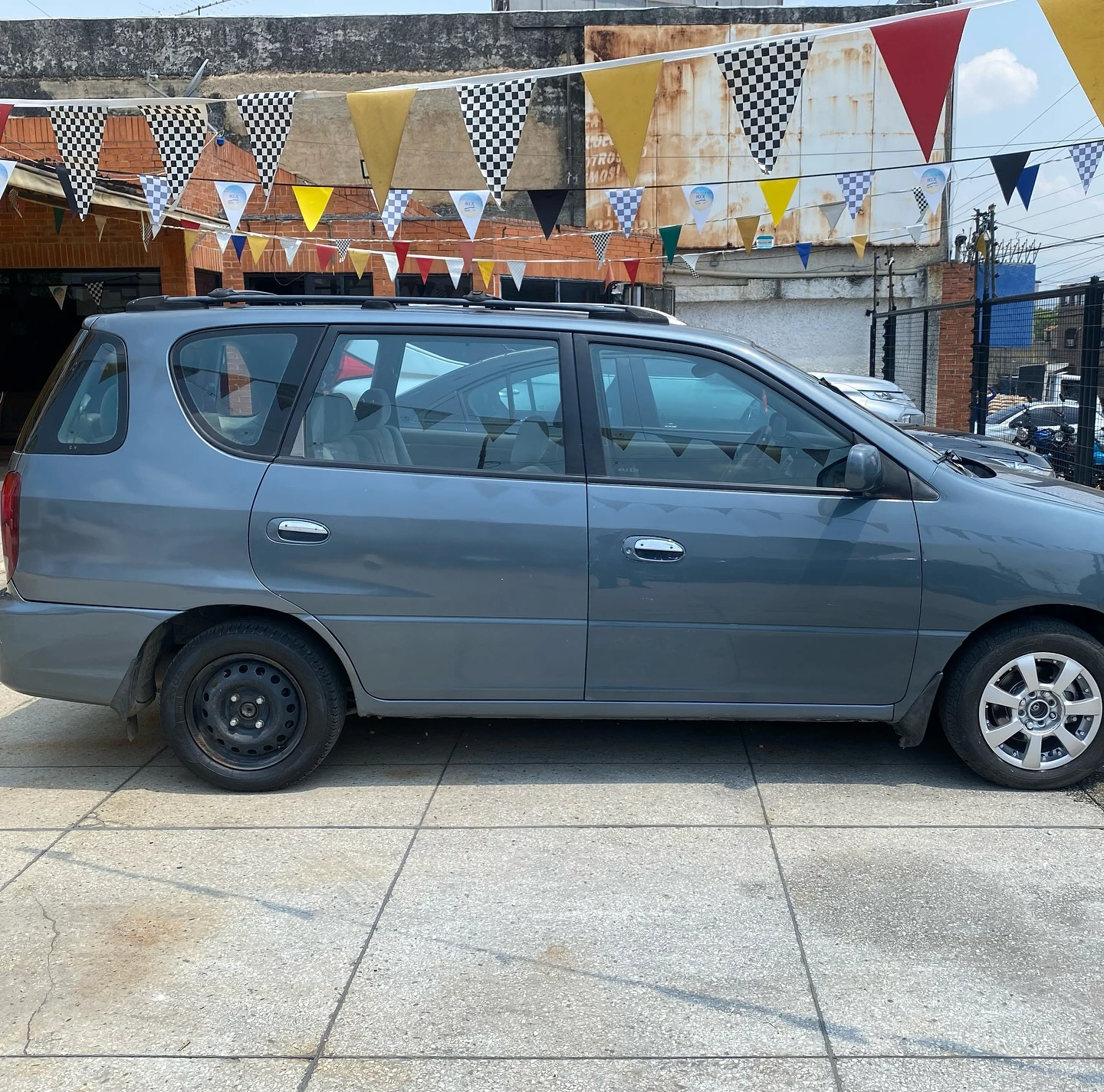 2002 Kia Carens LS — foto 2