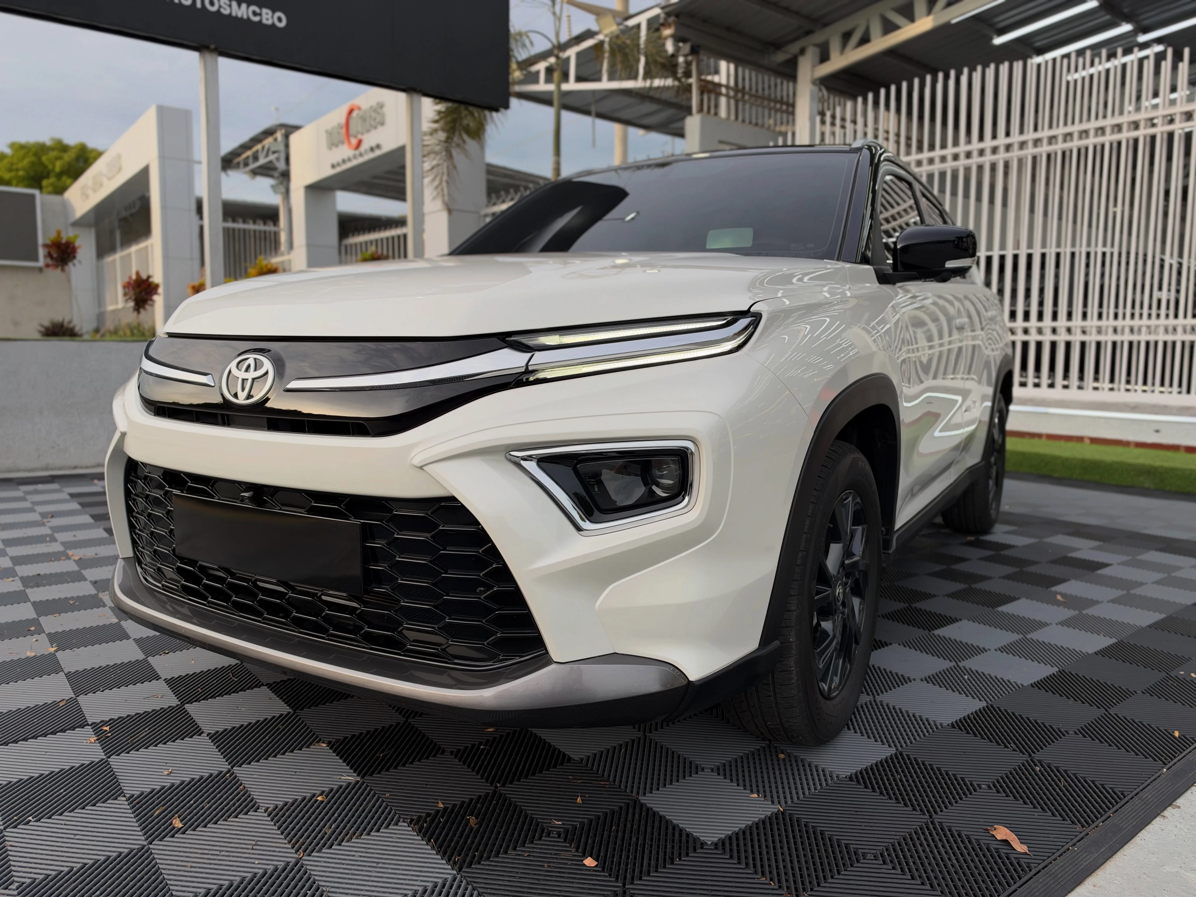 2025 Toyota Urban Cruiser — foto 2