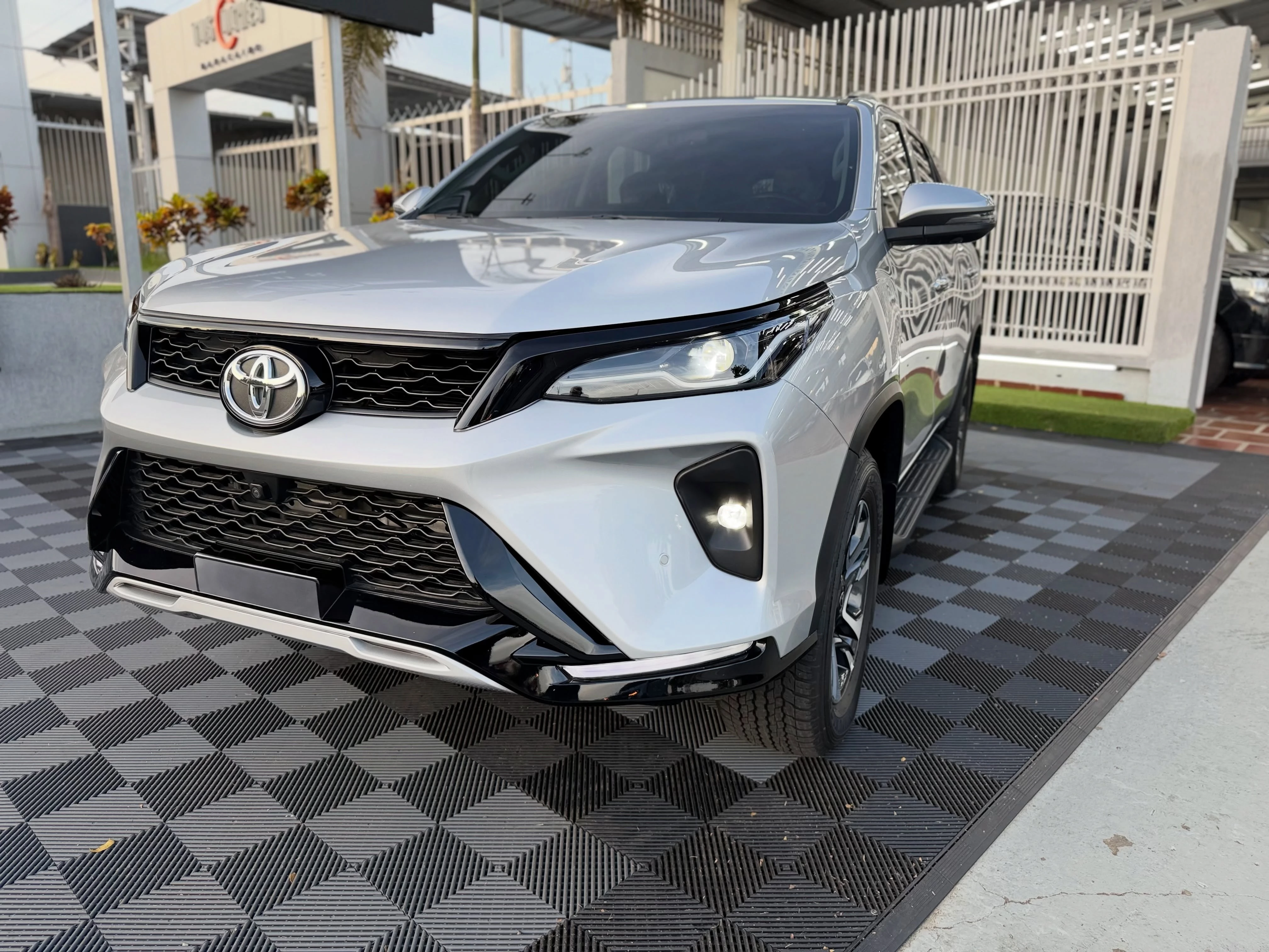 2026 Toyota Fortuner — foto 2