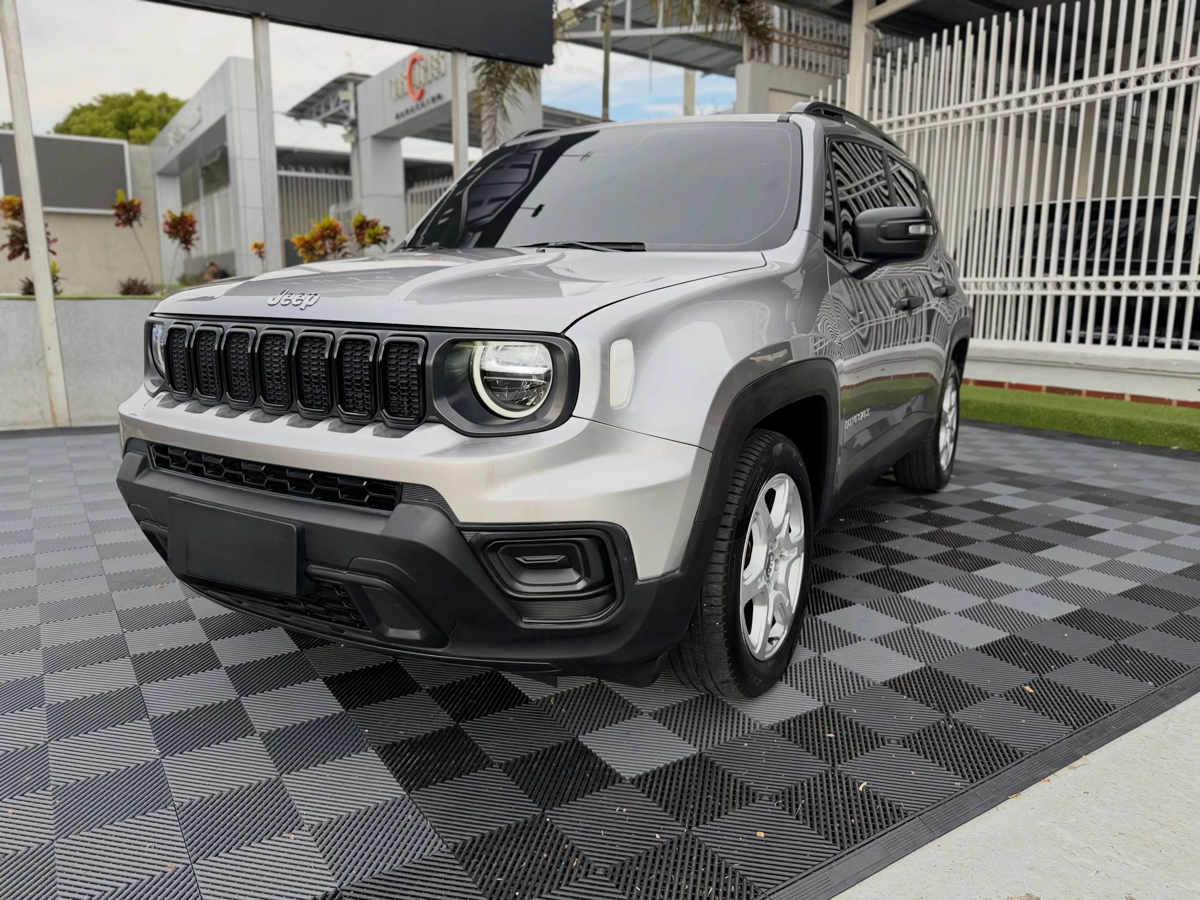 2023 Jeep Renegade — foto 2