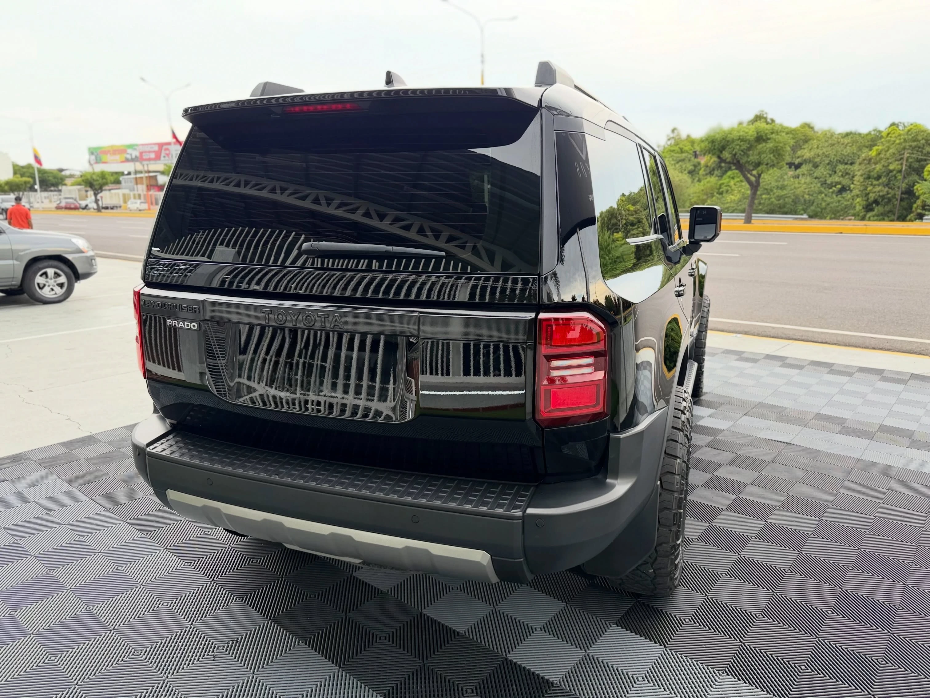 2024 Toyota Land Cruiser Prado — foto 4