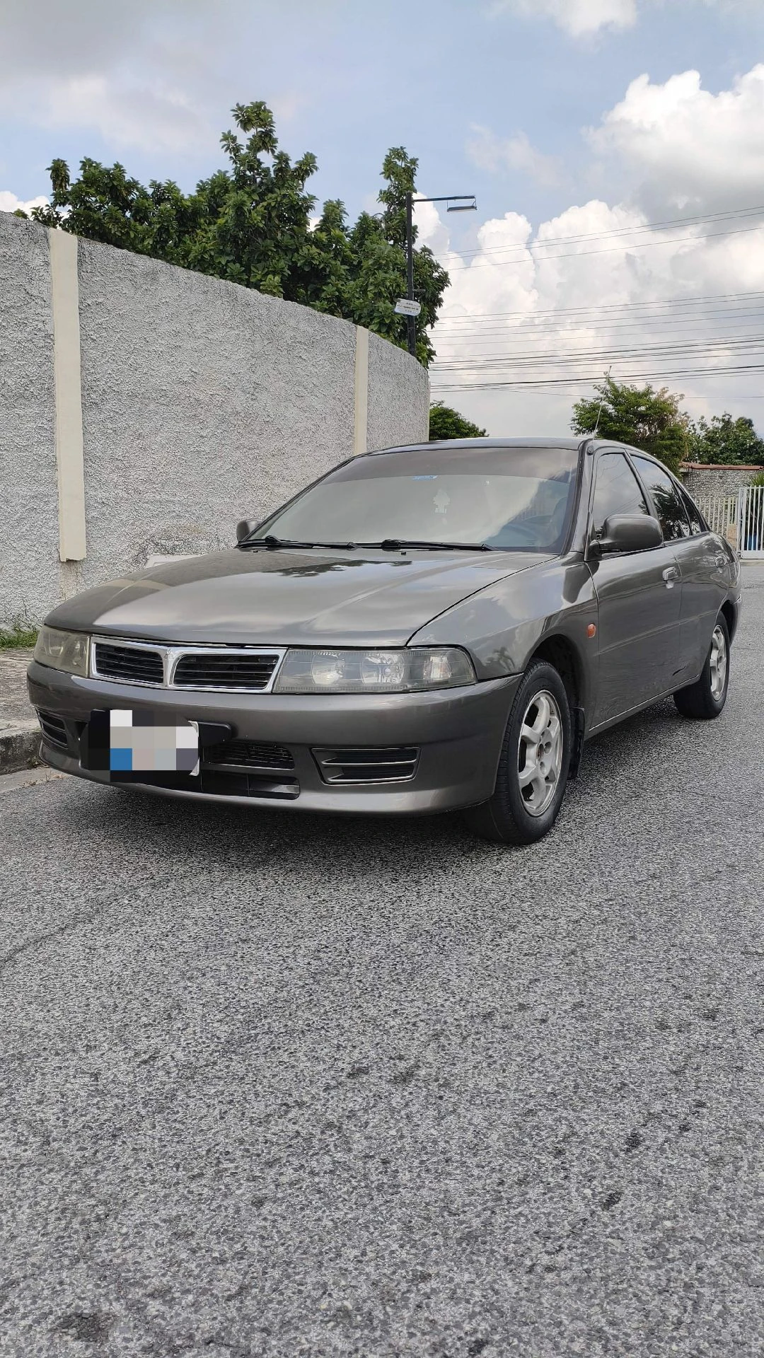 2009 Mitsubishi Signo GLX