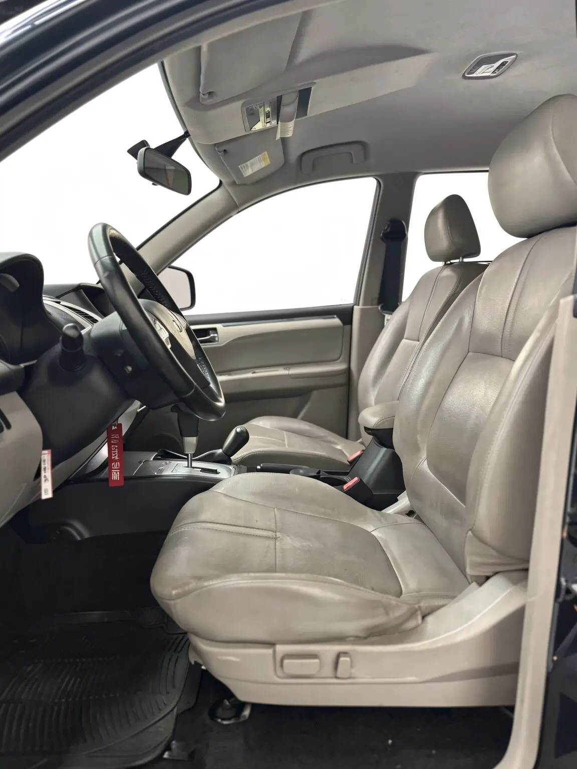 2014 Mitsubishi Montero Sport — foto 4