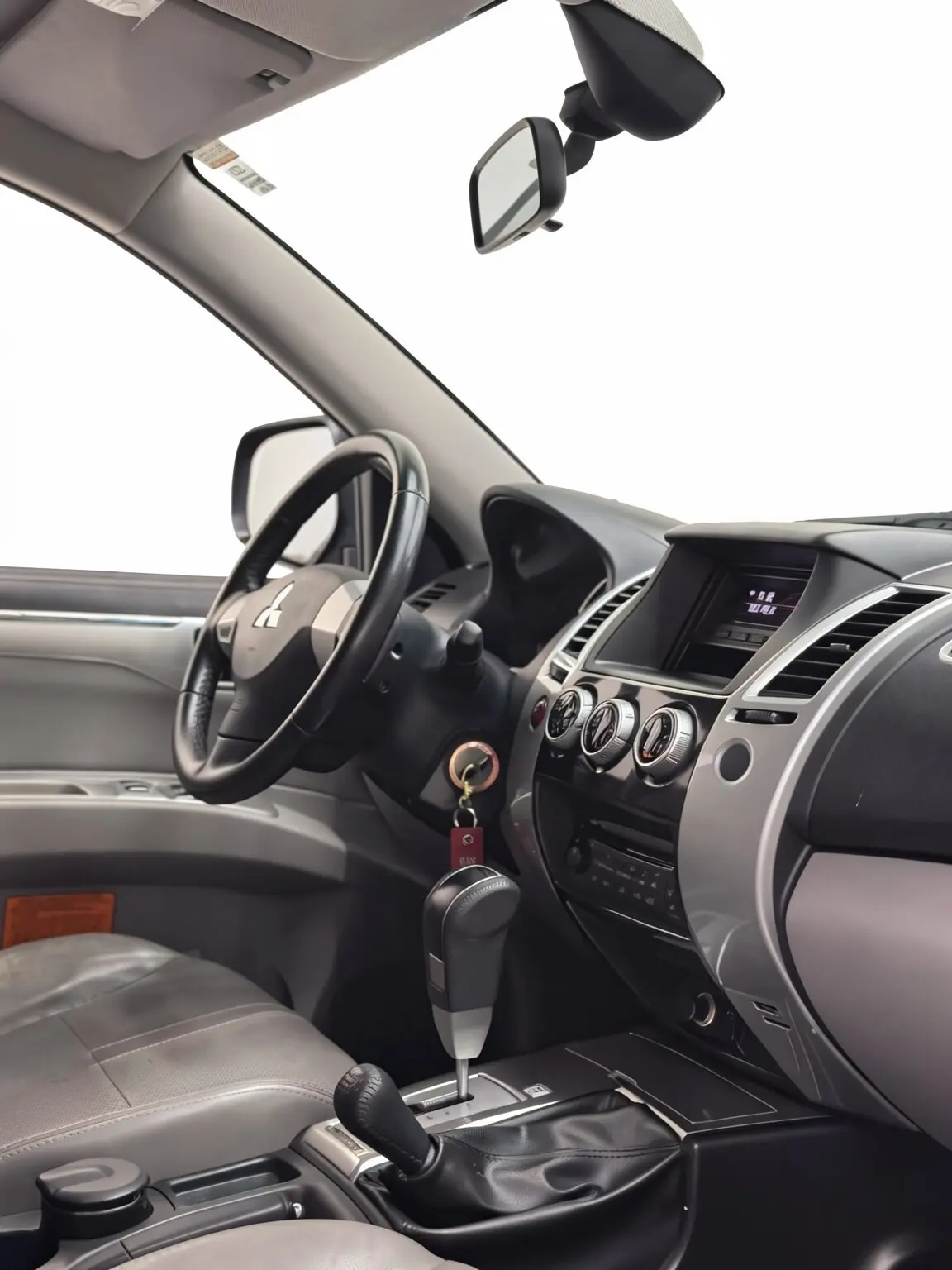 2014 Mitsubishi Montero Sport — foto 7