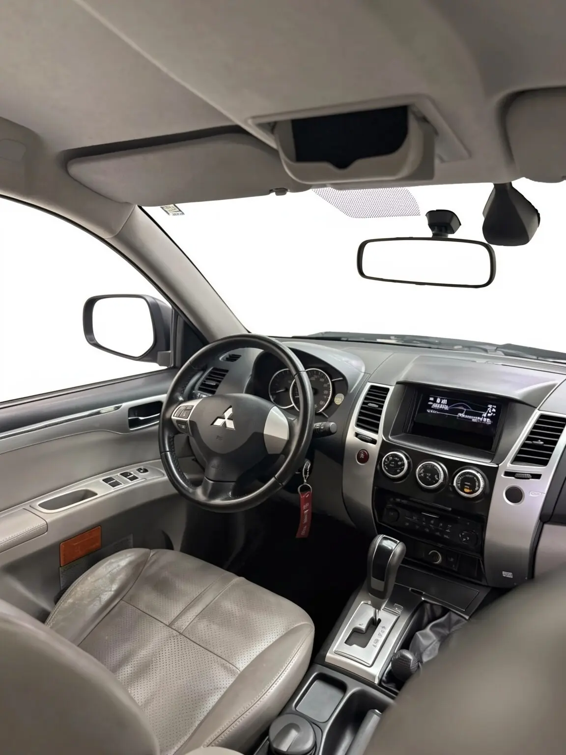 2014 Mitsubishi Montero Sport — foto 8