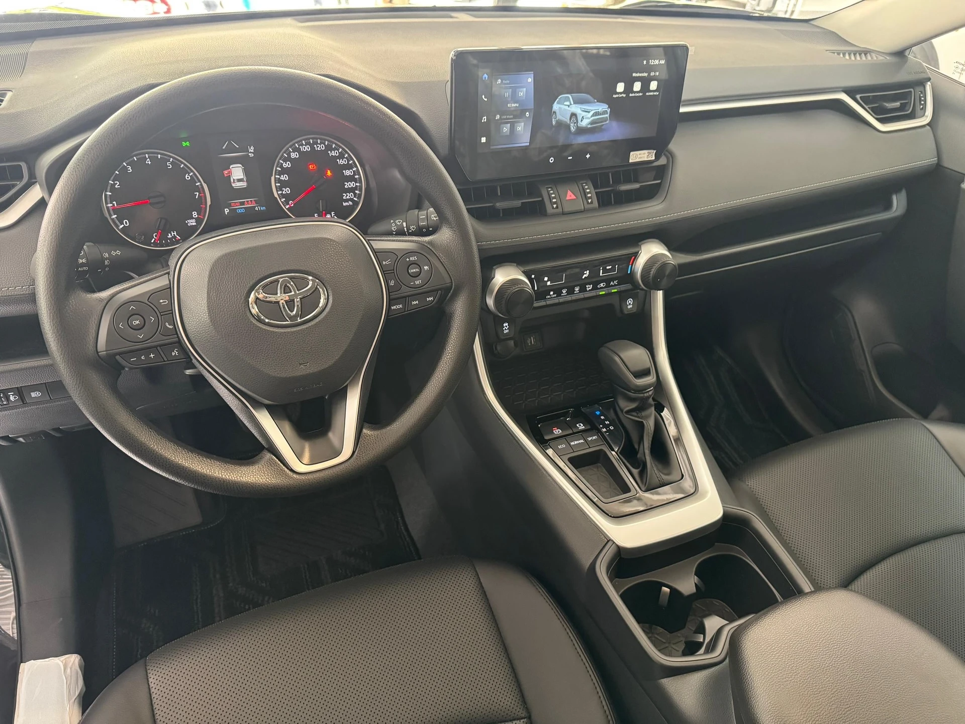 2025 Toyota RAV4 — foto 8