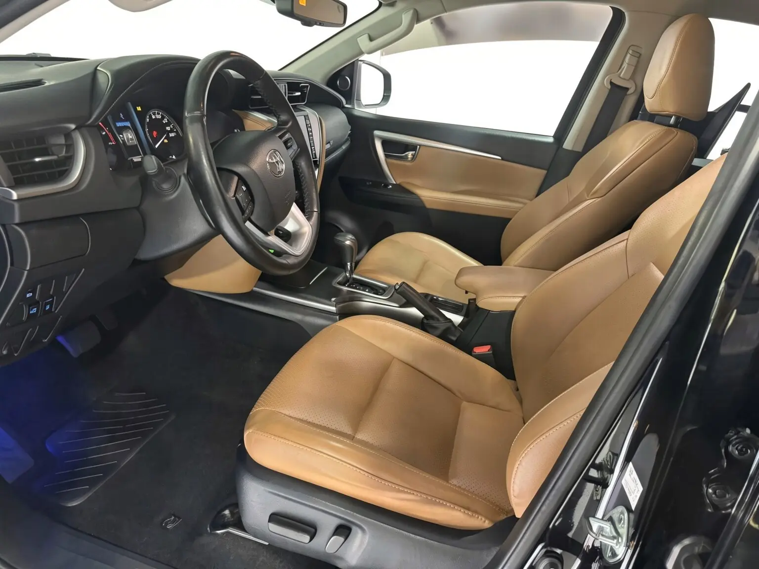 2023 Toyota Fortuner VXR — foto 6