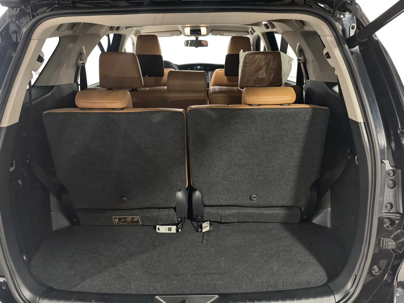 2023 Toyota Fortuner VXR — foto 9