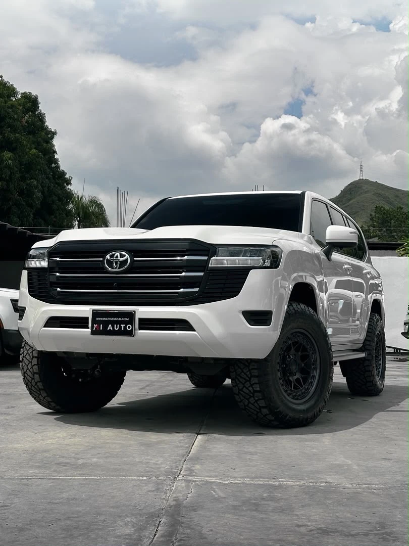 2025 Toyota Land Cruiser 300 GXR V6