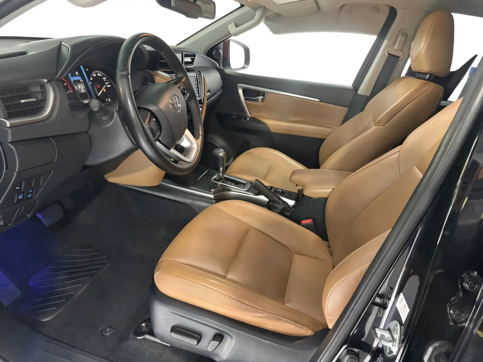 2023 Toyota Fortuner VXR — foto 5