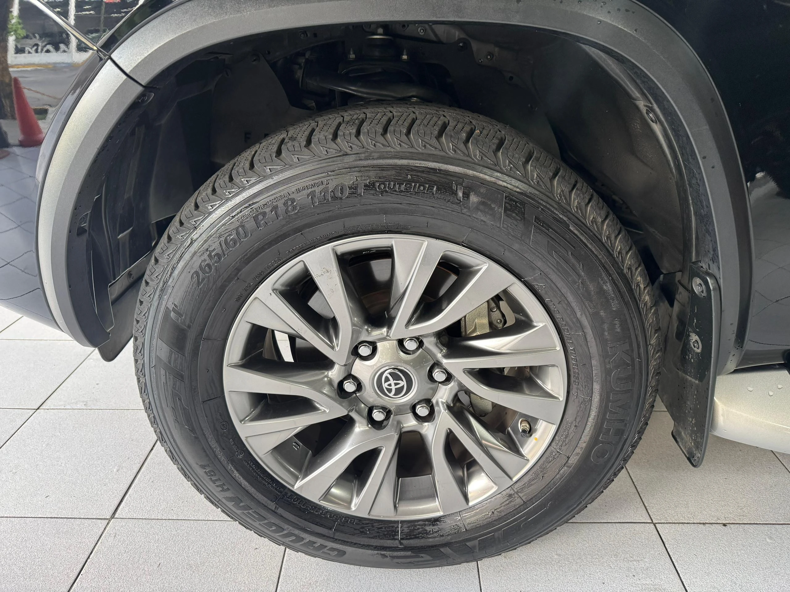 2023 Toyota Fortuner VXR — foto 11