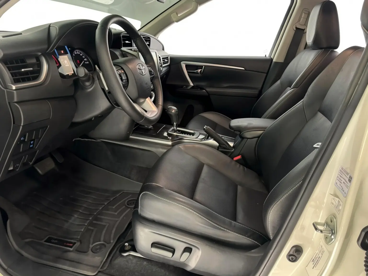 2022 Toyota Fortuner VX — foto 5