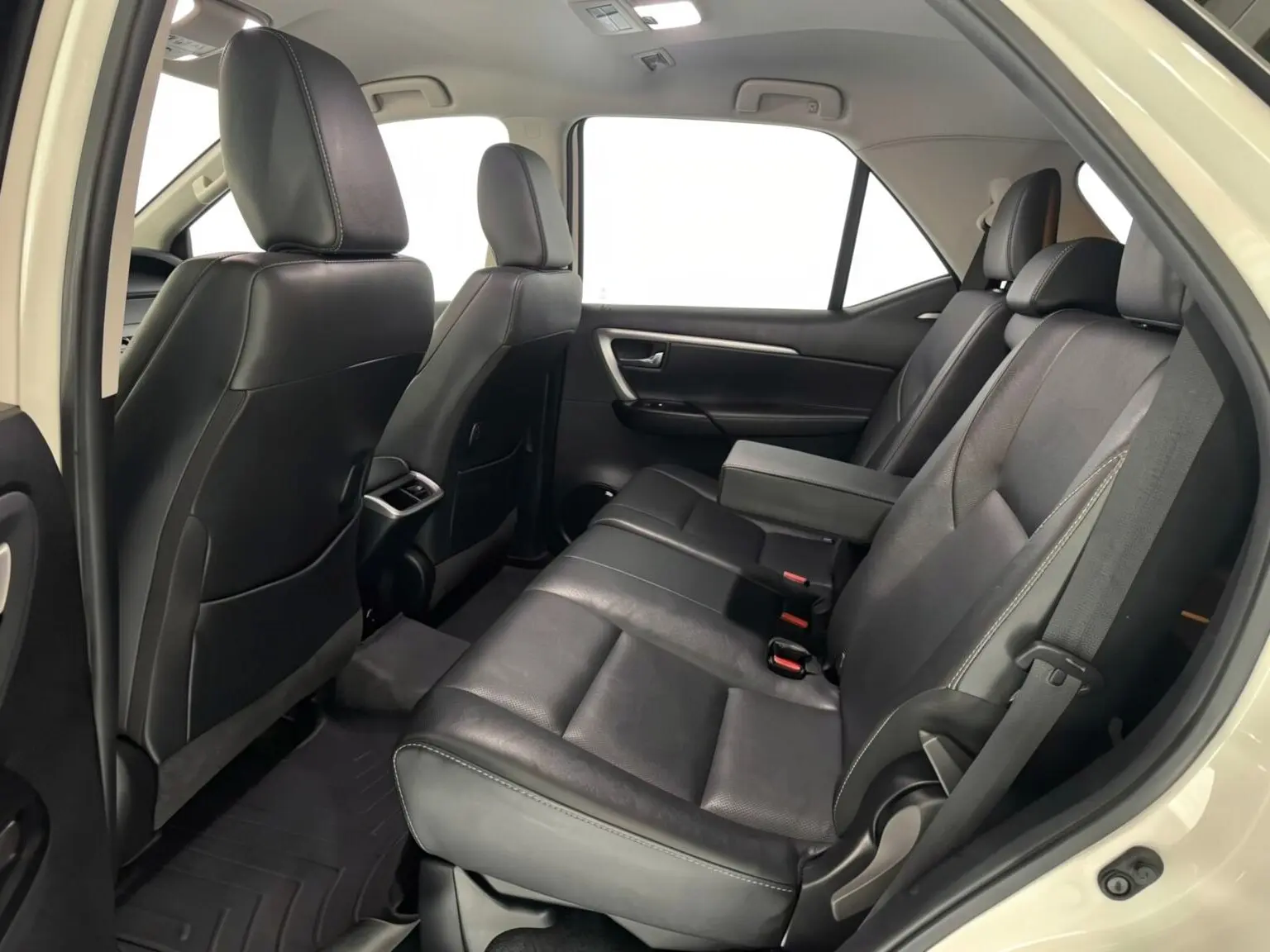 2022 Toyota Fortuner VX — foto 6