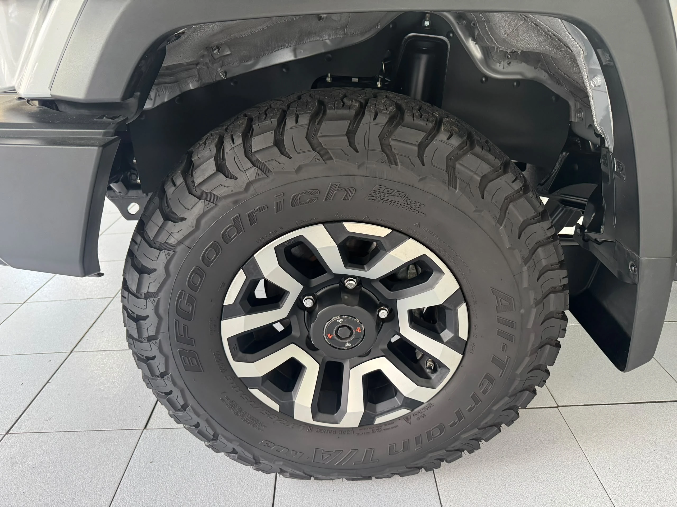 2025 Toyota Land Cruiser LC-71 ANIVERSARIO — foto 8