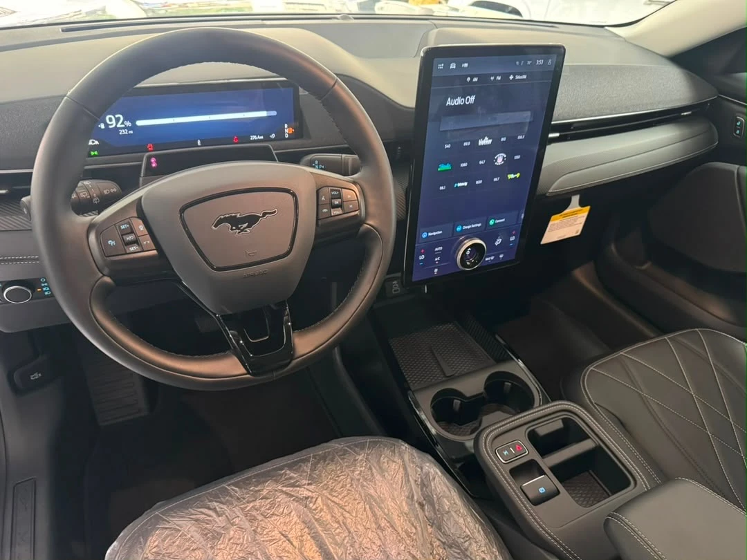 2025 Ford Mustang MACH — foto 6