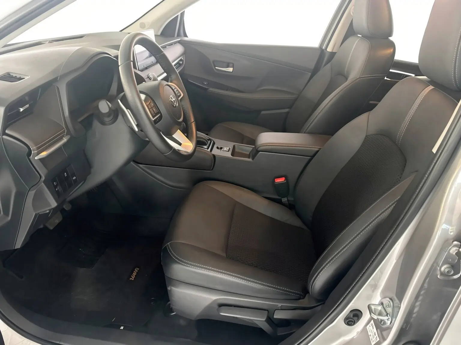 2025 Toyota Yaris G — foto 6