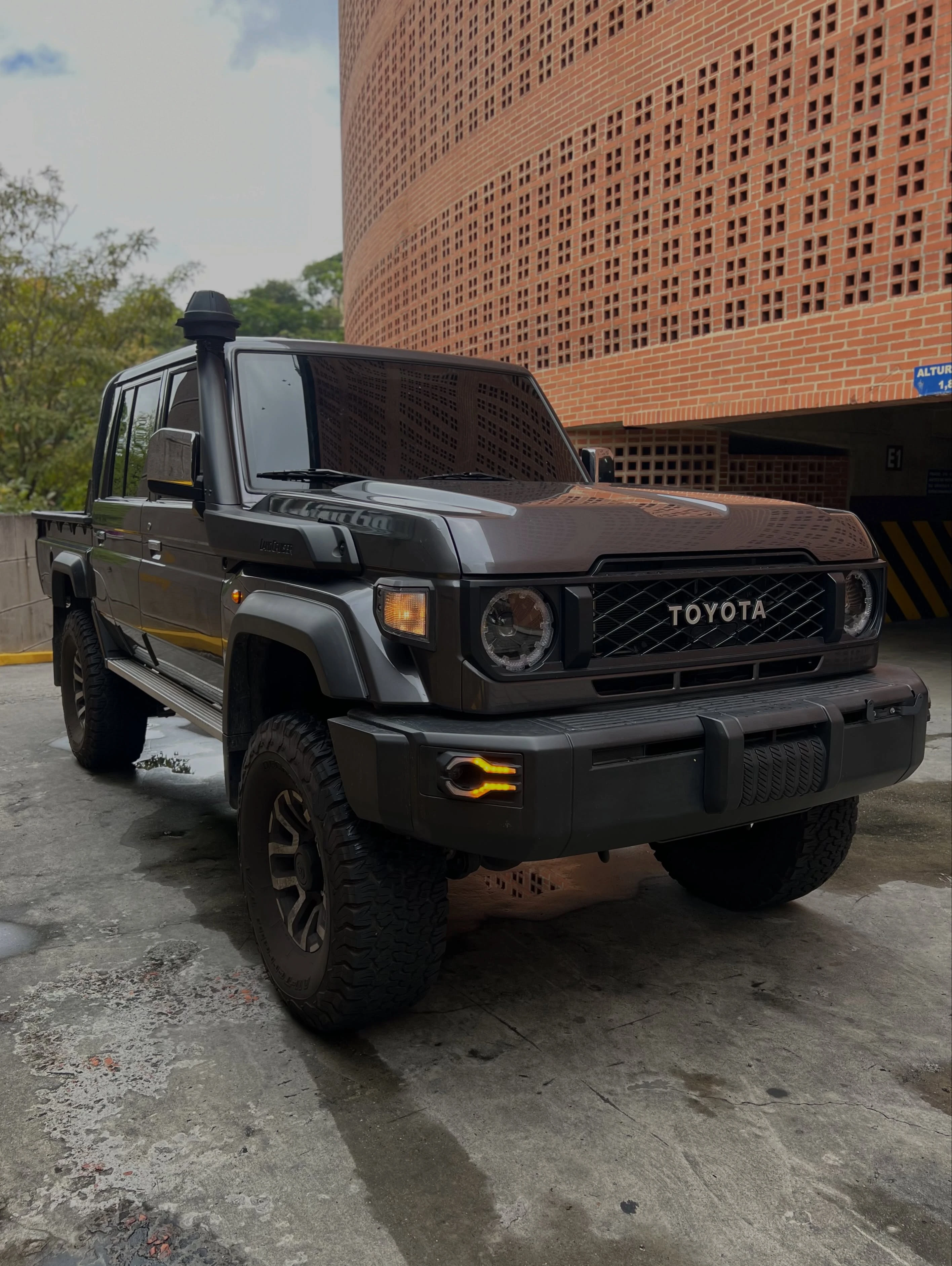 2025 Toyota Land Cruiser Serie 79 — foto 2