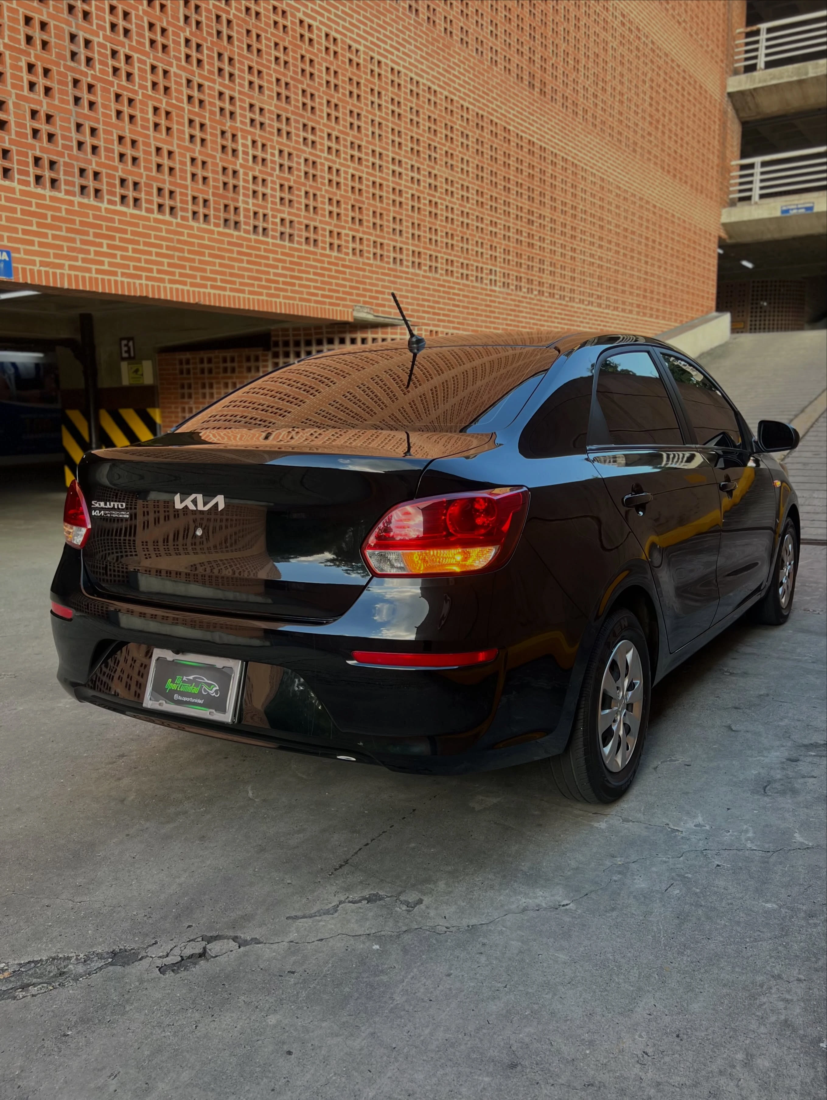 2025 Kia Soluto — foto 2