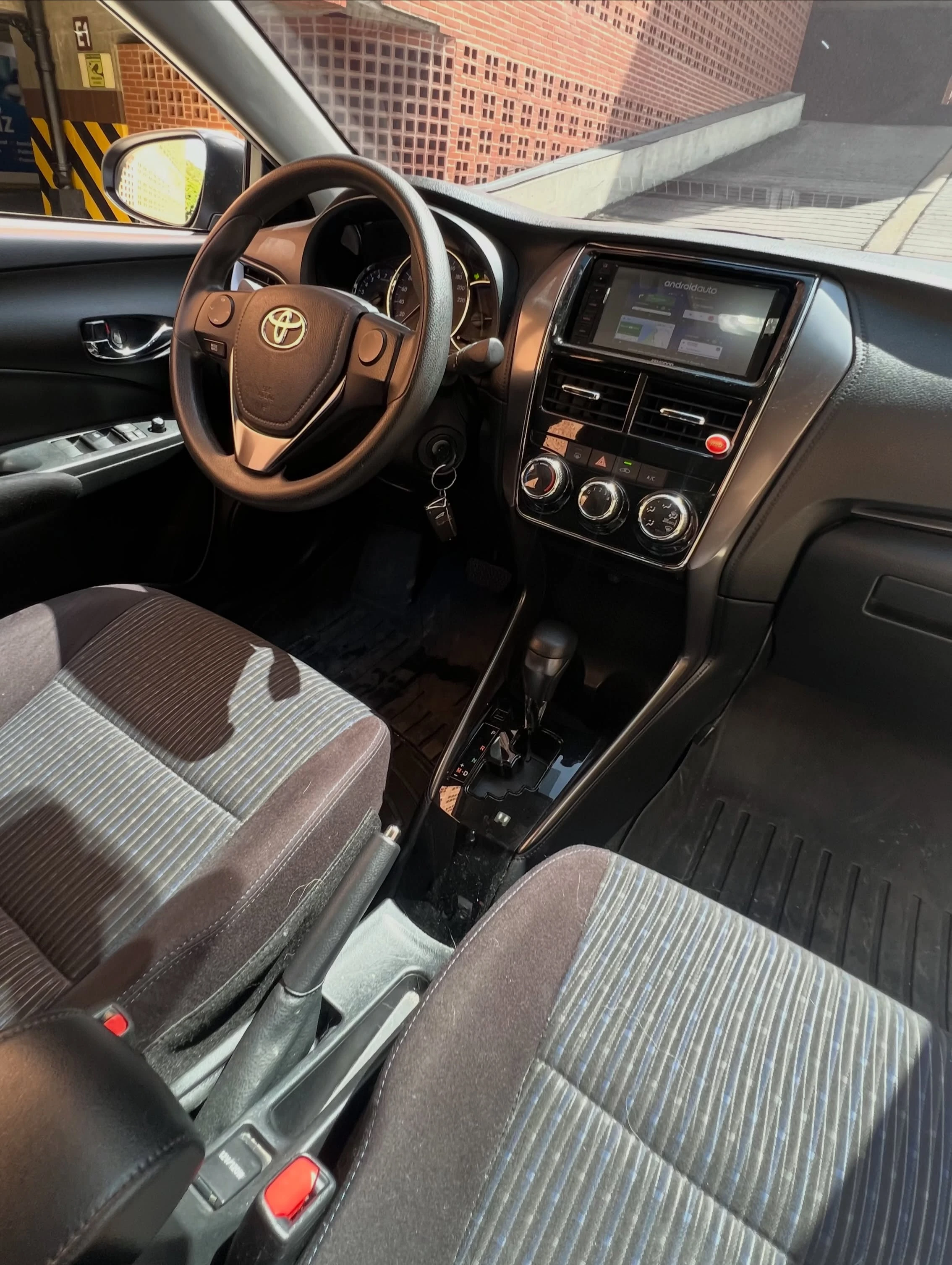 2022 Toyota Yaris E — foto 10
