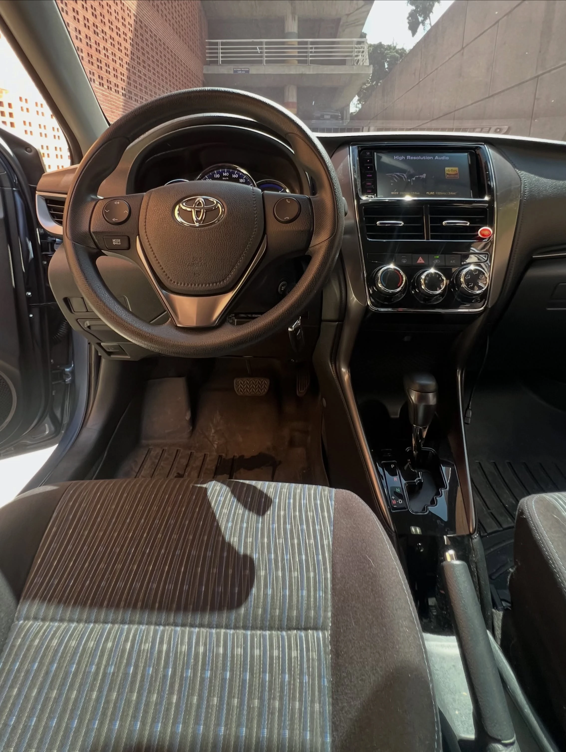 2022 Toyota Yaris E — foto 13