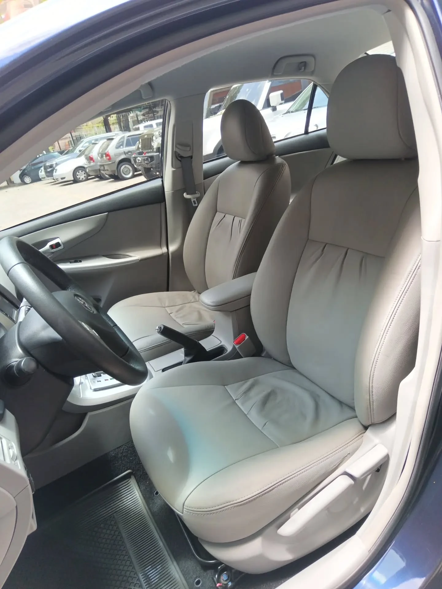 2013 Toyota Corolla GLI — foto 6