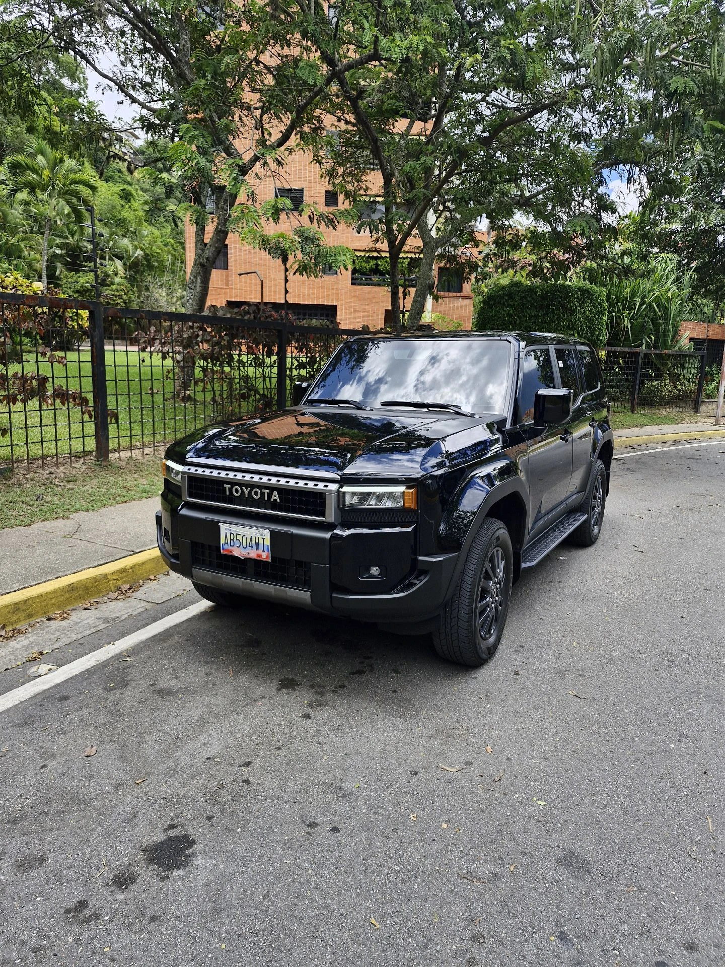 2025 Toyota Land Cruiser Prado Premium