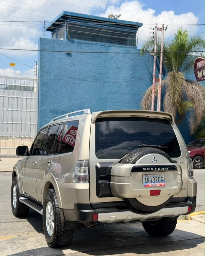2008 Mitsubishi Montero Limited — foto 9