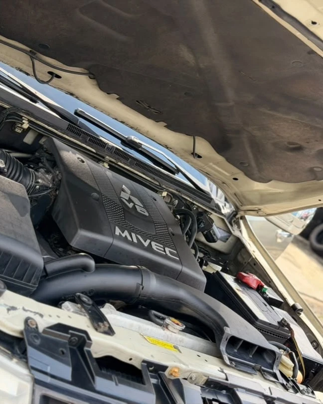 2008 Mitsubishi Montero Limited — foto 3