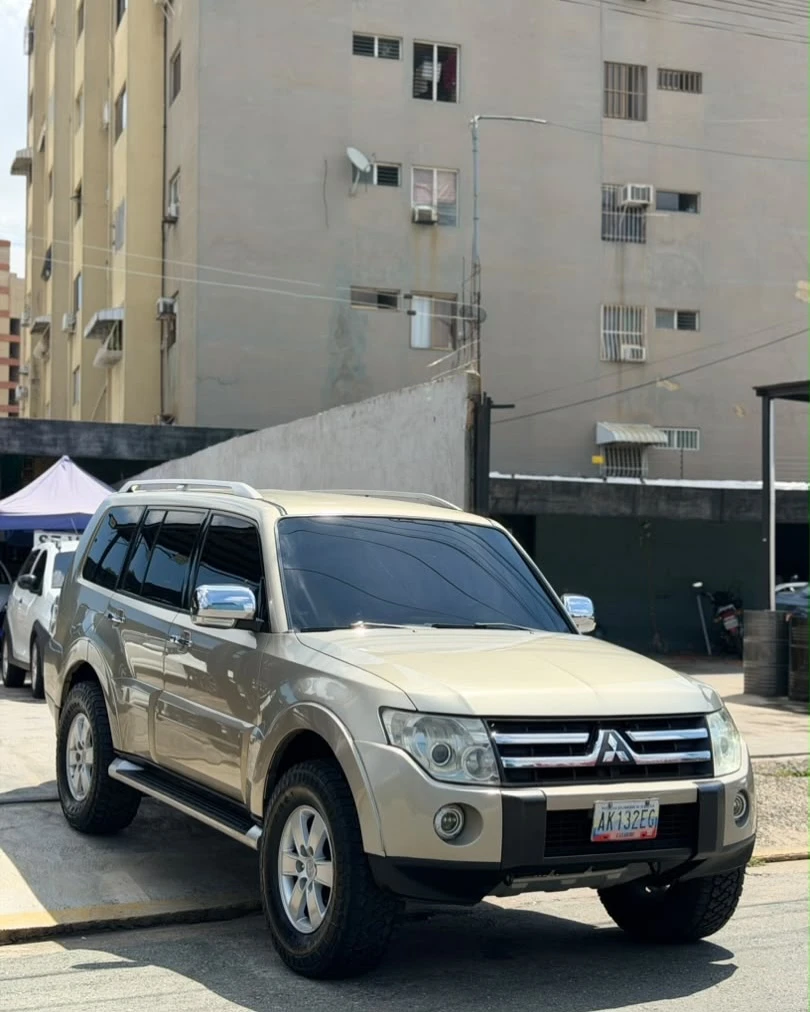 2008 Mitsubishi Montero Limited — foto 2