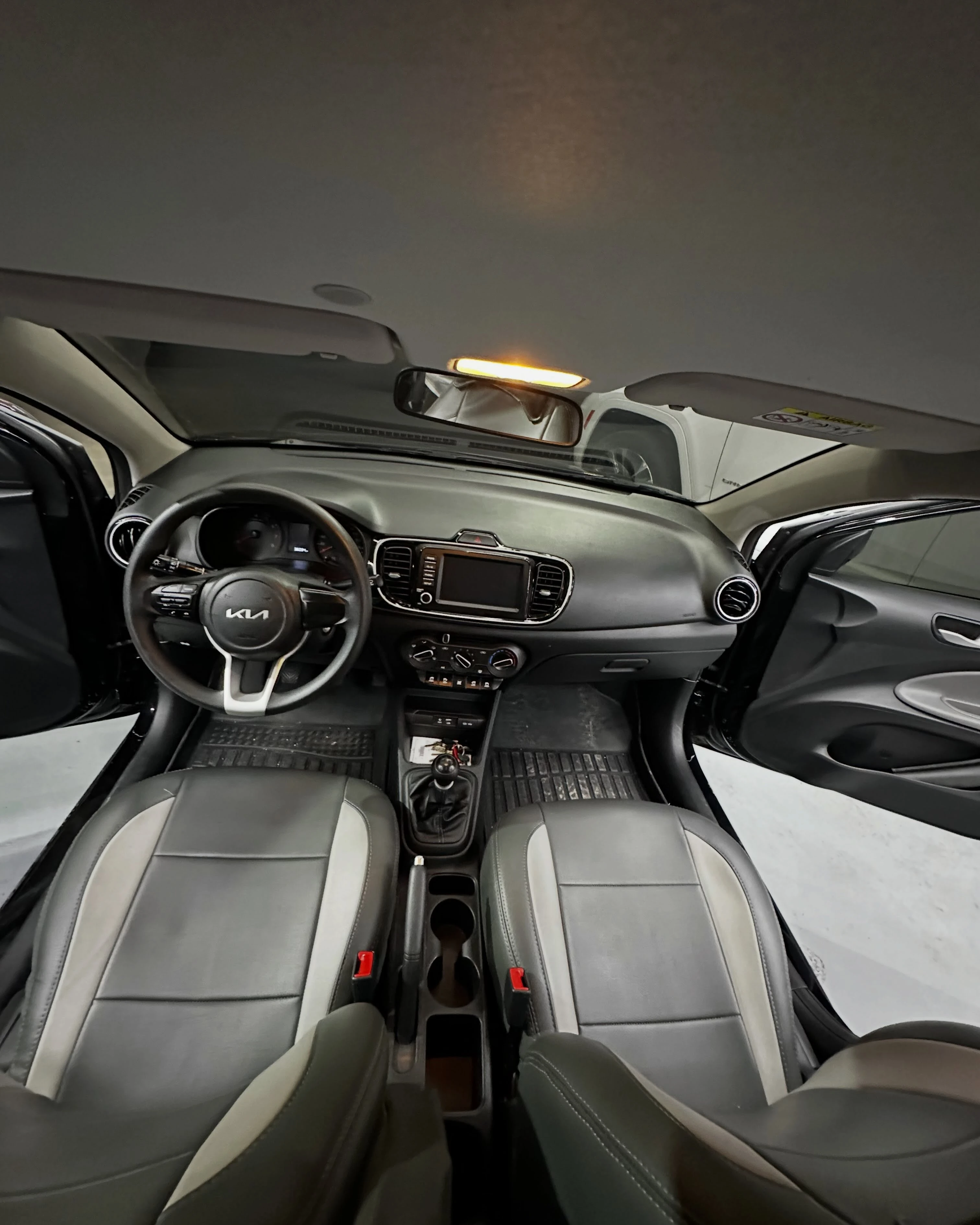 2025 Kia Soluto — foto 2
