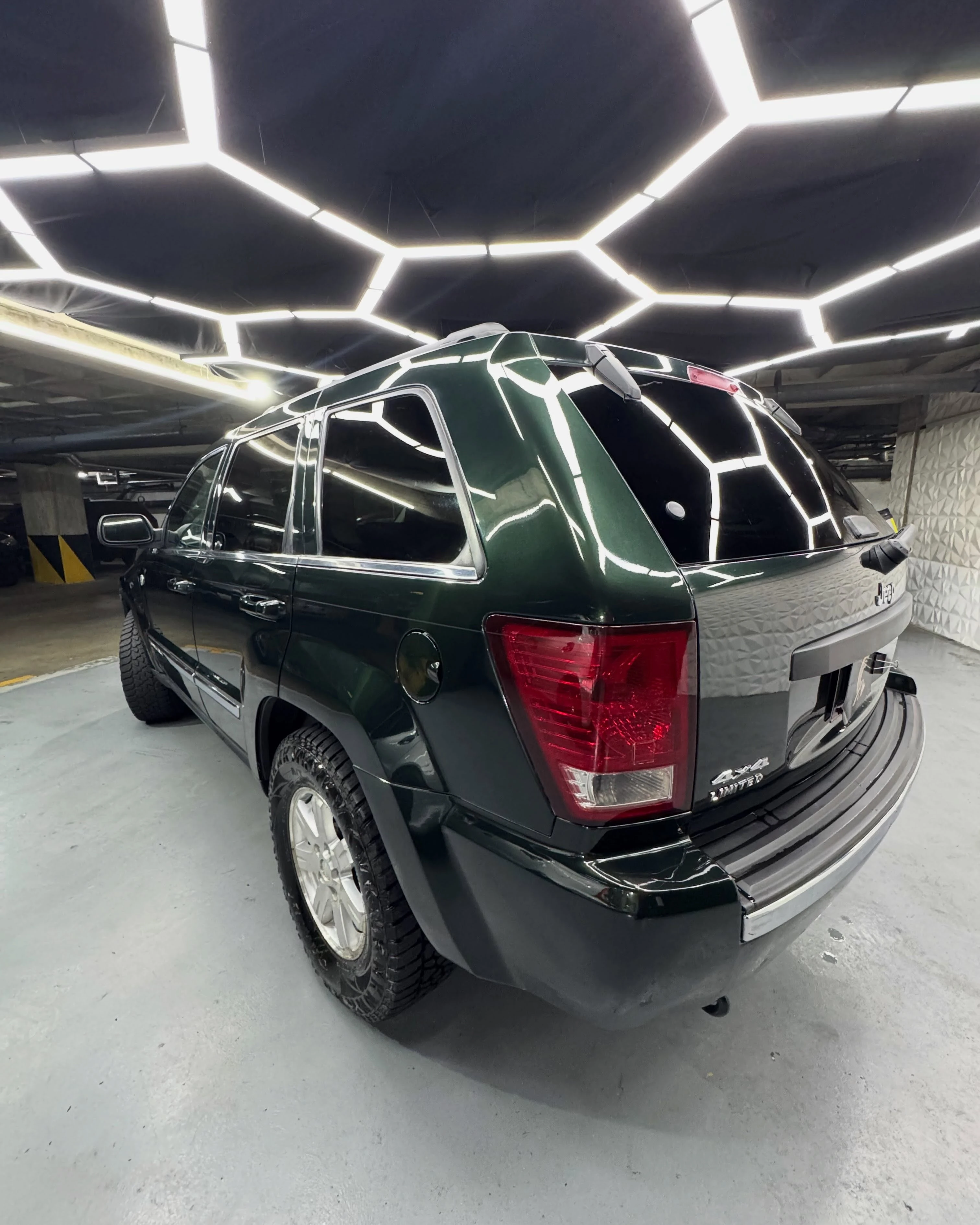 2010 Jeep Grand Cherokee Limited — photo 3