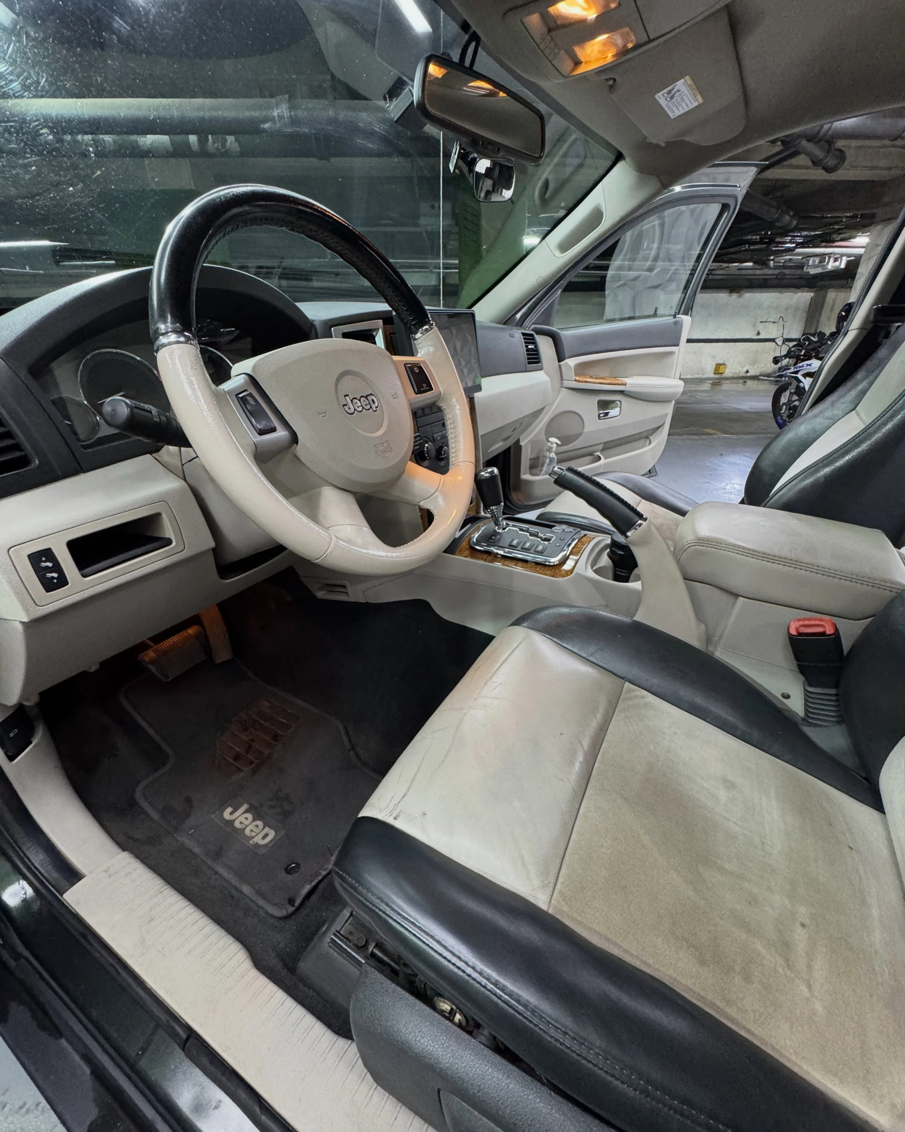 2010 Jeep Grand Cherokee Limited — photo 6